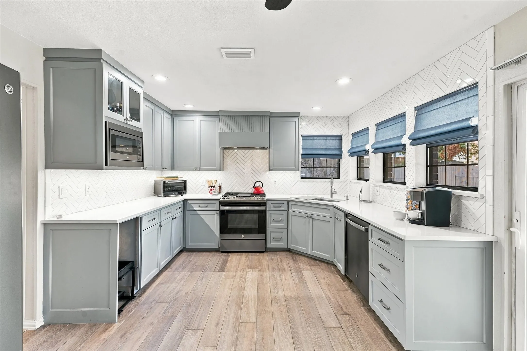Single Family Residence For Sale in Tarrant County , 3817 Periwinkle Street, Bedford, Texas 76021, 4 Bedroom, 3 Bathroom, 2 Garage spaces, 2,904 Sqft, built in 1987, mls#21400628, Real Estate Agent in Bedford, Homes For Sale in Tarrant county, Homes For Sale in Bedford, Realtor in Bedford Texas, Real Estate Brokerage Independent Realty Texas, Luminita Cordes Realtor