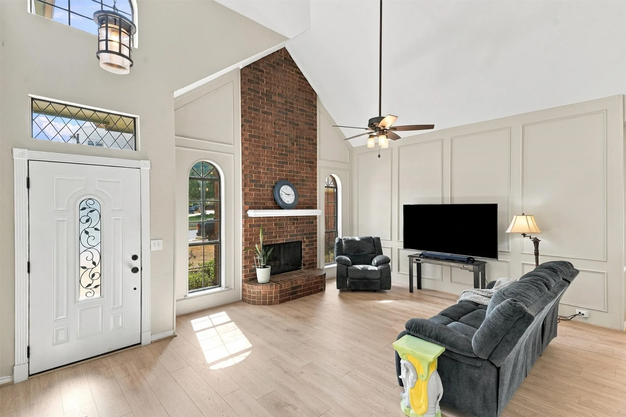 Single Family Residence For Sale in Tarrant County , 3817 Periwinkle Street, Bedford, Texas 76021, 4 Bedroom, 3 Bathroom, 2 Garage spaces, 2,904 Sqft, built in 1987, mls#21400628, Real Estate Agent in Bedford, Homes For Sale in Tarrant county, Homes For Sale in Bedford, Realtor in Bedford Texas, Real Estate Brokerage Independent Realty Texas, Luminita Cordes Realtor