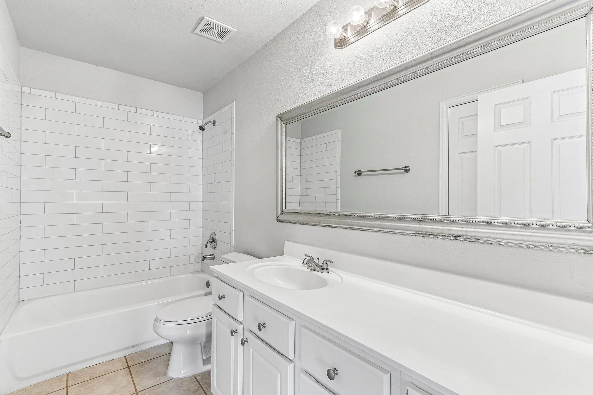 Single Family Residence For Sale in Denton County , 1809 Morning Glory Drive, Corinth, Texas 76210, 4 Bedroom, 3 Bathroom, 2 Garage spaces, 2,659 Sqft, built in 2000, mls#21395575, Real Estate Agent in Corinth, Homes For Sale in Denton county, Homes For Sale in Corinth, Realtor in Corinth Texas, Real Estate Brokerage Independent Realty Texas, Luminita Cordes Realtor