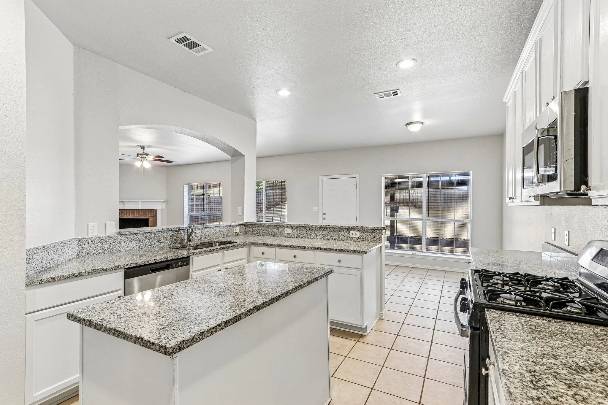 Single Family Residence For Sale in Denton County , 1809 Morning Glory Drive, Corinth, Texas 76210, 4 Bedroom, 3 Bathroom, 2 Garage spaces, 2,659 Sqft, built in 2000, mls#21395575, Real Estate Agent in Corinth, Homes For Sale in Denton county, Homes For Sale in Corinth, Realtor in Corinth Texas, Real Estate Brokerage Independent Realty Texas, Luminita Cordes Realtor