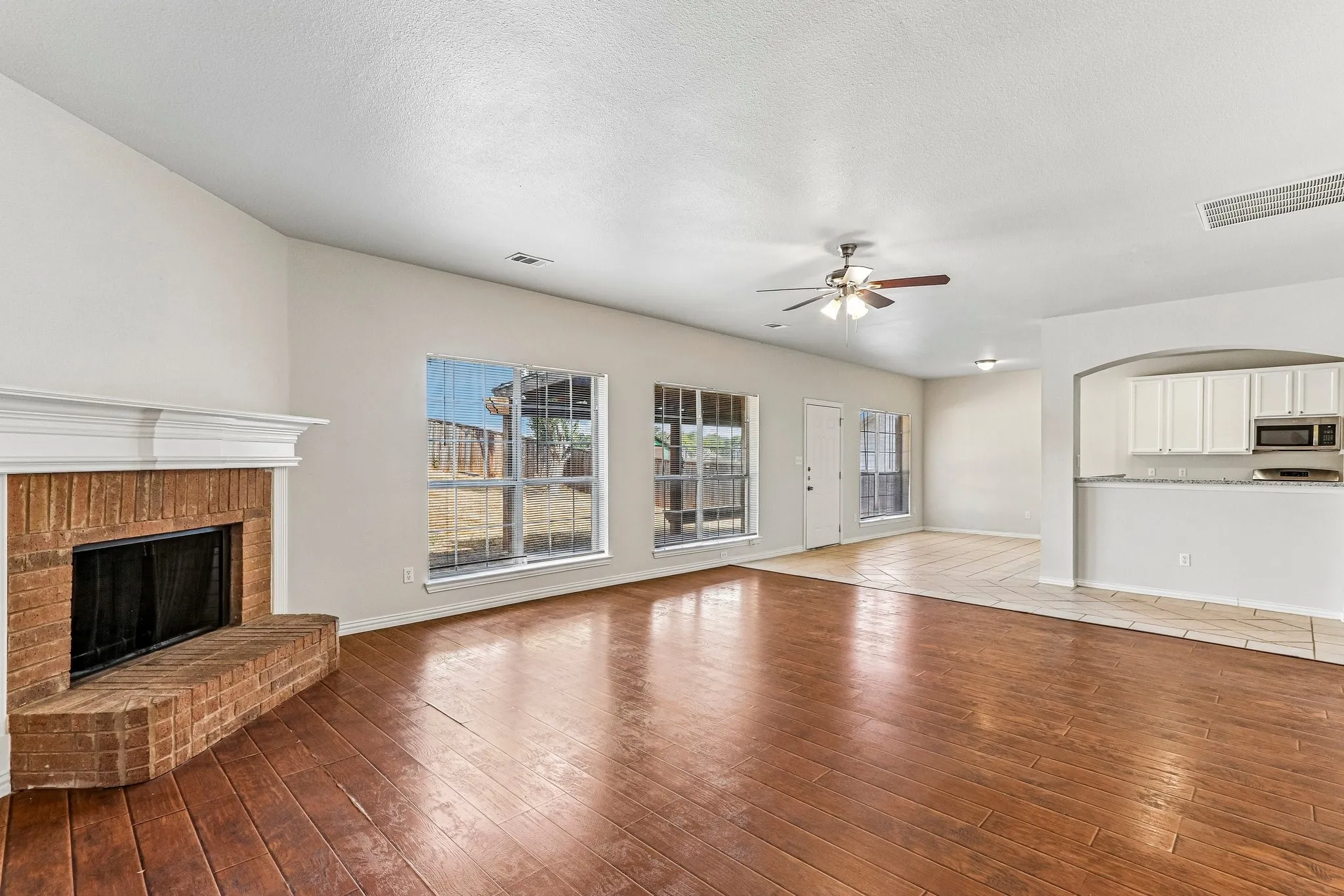 Single Family Residence For Sale in Denton County , 1809 Morning Glory Drive, Corinth, Texas 76210, 4 Bedroom, 3 Bathroom, 2 Garage spaces, 2,659 Sqft, built in 2000, mls#21395575, Real Estate Agent in Corinth, Homes For Sale in Denton county, Homes For Sale in Corinth, Realtor in Corinth Texas, Real Estate Brokerage Independent Realty Texas, Luminita Cordes Realtor