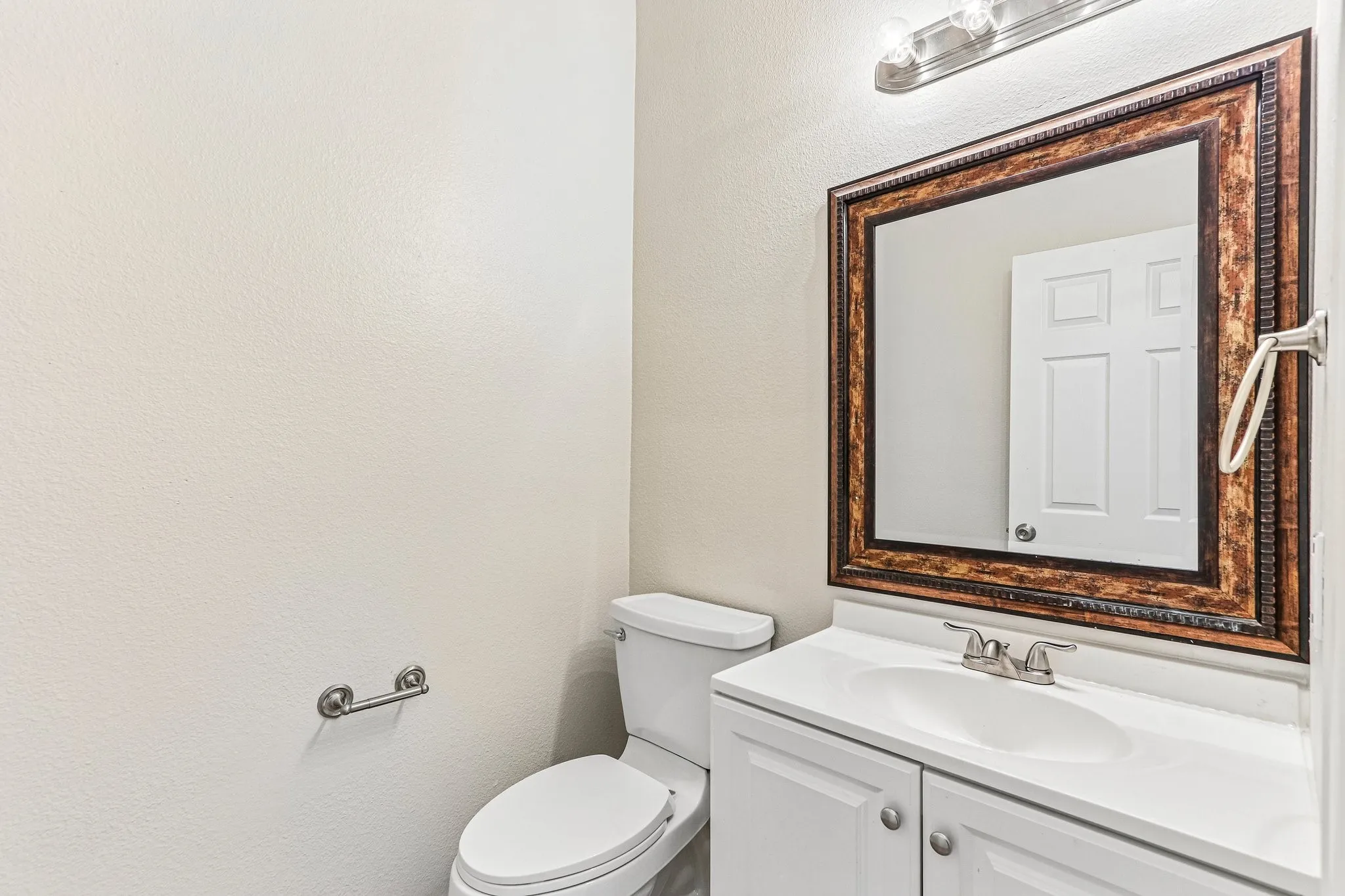 Single Family Residence For Sale in Denton County , 1809 Morning Glory Drive, Corinth, Texas 76210, 4 Bedroom, 3 Bathroom, 2 Garage spaces, 2,659 Sqft, built in 2000, mls#21395575, Real Estate Agent in Corinth, Homes For Sale in Denton county, Homes For Sale in Corinth, Realtor in Corinth Texas, Real Estate Brokerage Independent Realty Texas, Luminita Cordes Realtor