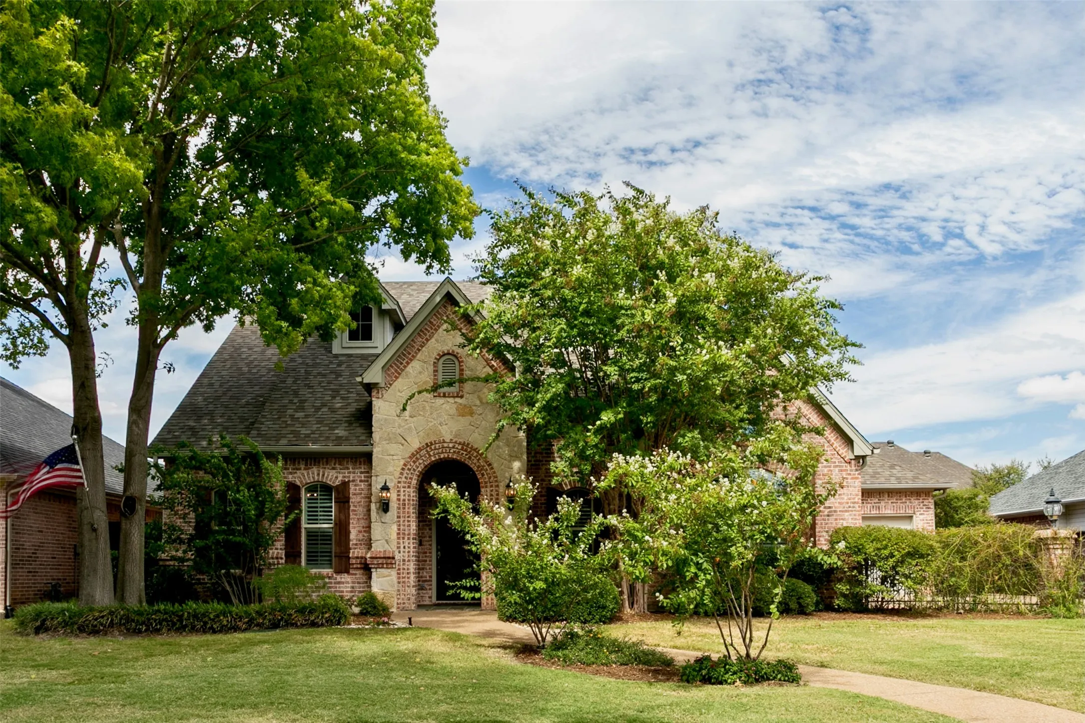 Single Family Residence For Sale in Tarrant County , 13825 E Riviera Drive, Fort Worth, Texas 76028, 4 Bedroom, 3 Bathroom, 3 Garage spaces, 3,631 Sqft, built in 2001, mls#21401099, Real Estate Agent in Fort Worth, Homes For Sale in Tarrant county, Homes For Sale in Fort Worth, Realtor in Fort Worth Texas, Real Estate Brokerage Independent Realty Texas, Luminita Cordes Realtor