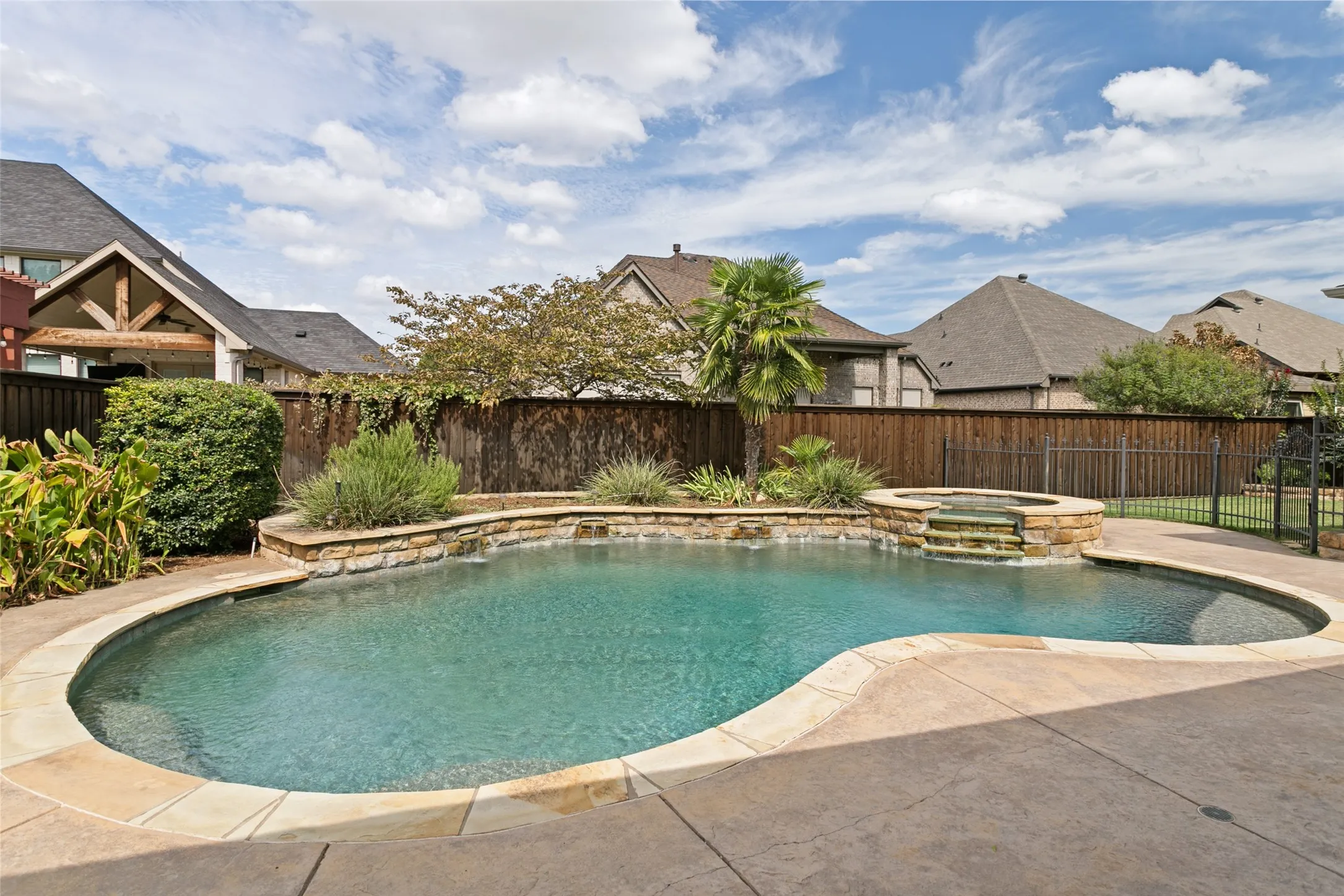 Single Family Residence For Sale in Tarrant County , 13825 E Riviera Drive, Fort Worth, Texas 76028, 4 Bedroom, 3 Bathroom, 3 Garage spaces, 3,631 Sqft, built in 2001, mls#21401099, Real Estate Agent in Fort Worth, Homes For Sale in Tarrant county, Homes For Sale in Fort Worth, Realtor in Fort Worth Texas, Real Estate Brokerage Independent Realty Texas, Luminita Cordes Realtor