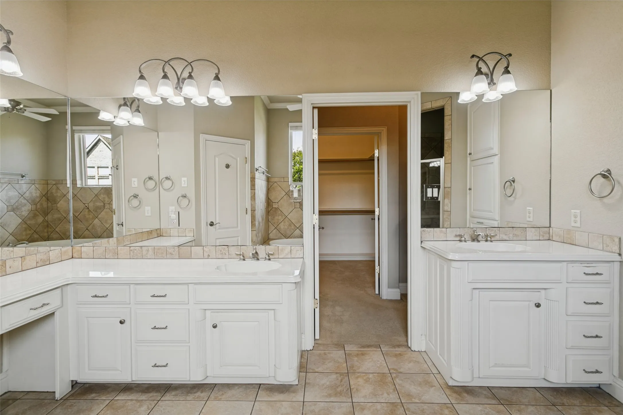 Single Family Residence For Sale in Tarrant County , 13825 E Riviera Drive, Fort Worth, Texas 76028, 4 Bedroom, 3 Bathroom, 3 Garage spaces, 3,631 Sqft, built in 2001, mls#21401099, Real Estate Agent in Fort Worth, Homes For Sale in Tarrant county, Homes For Sale in Fort Worth, Realtor in Fort Worth Texas, Real Estate Brokerage Independent Realty Texas, Luminita Cordes Realtor