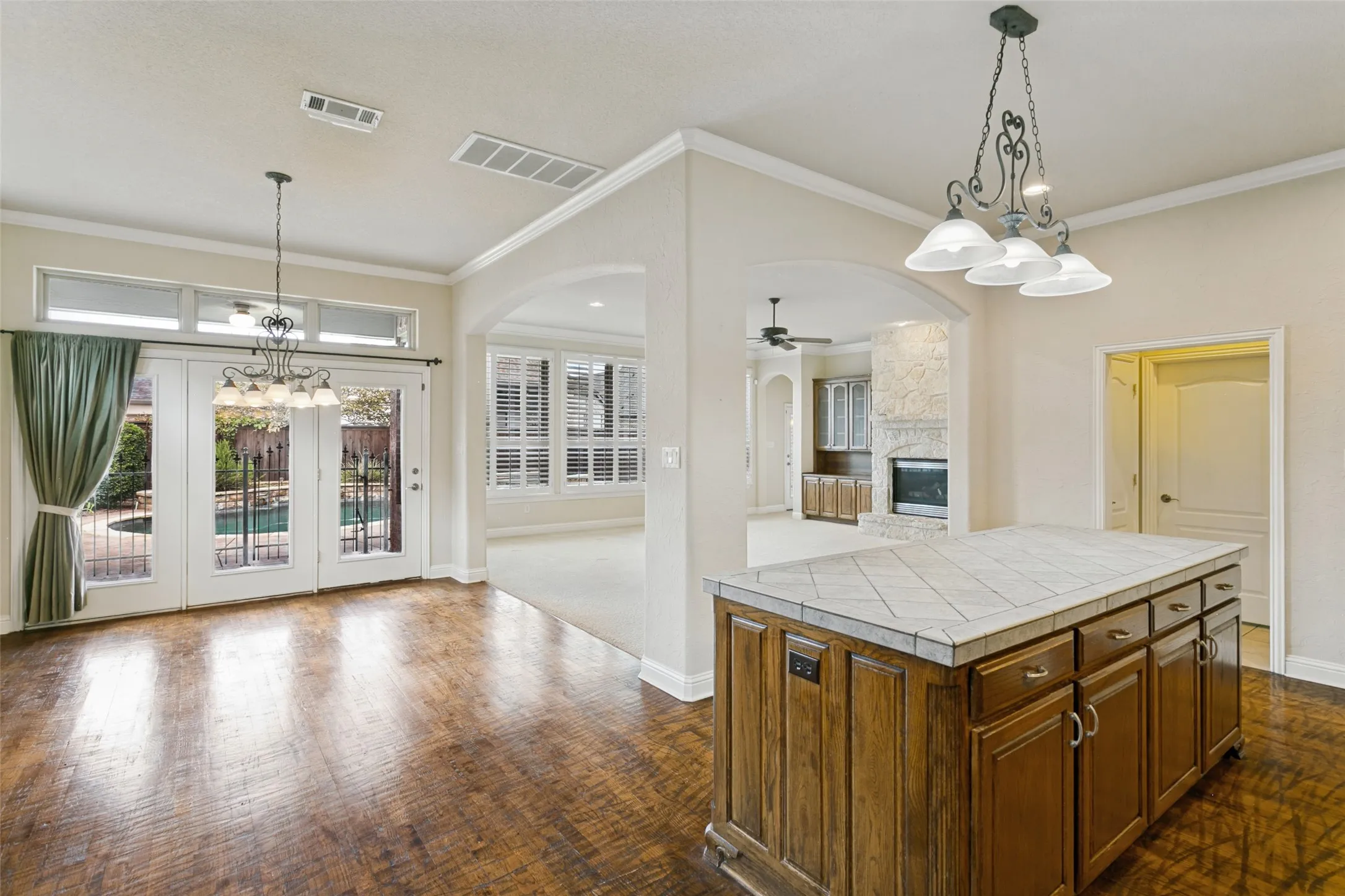 Single Family Residence For Sale in Tarrant County , 13825 E Riviera Drive, Fort Worth, Texas 76028, 4 Bedroom, 3 Bathroom, 3 Garage spaces, 3,631 Sqft, built in 2001, mls#21401099, Real Estate Agent in Fort Worth, Homes For Sale in Tarrant county, Homes For Sale in Fort Worth, Realtor in Fort Worth Texas, Real Estate Brokerage Independent Realty Texas, Luminita Cordes Realtor