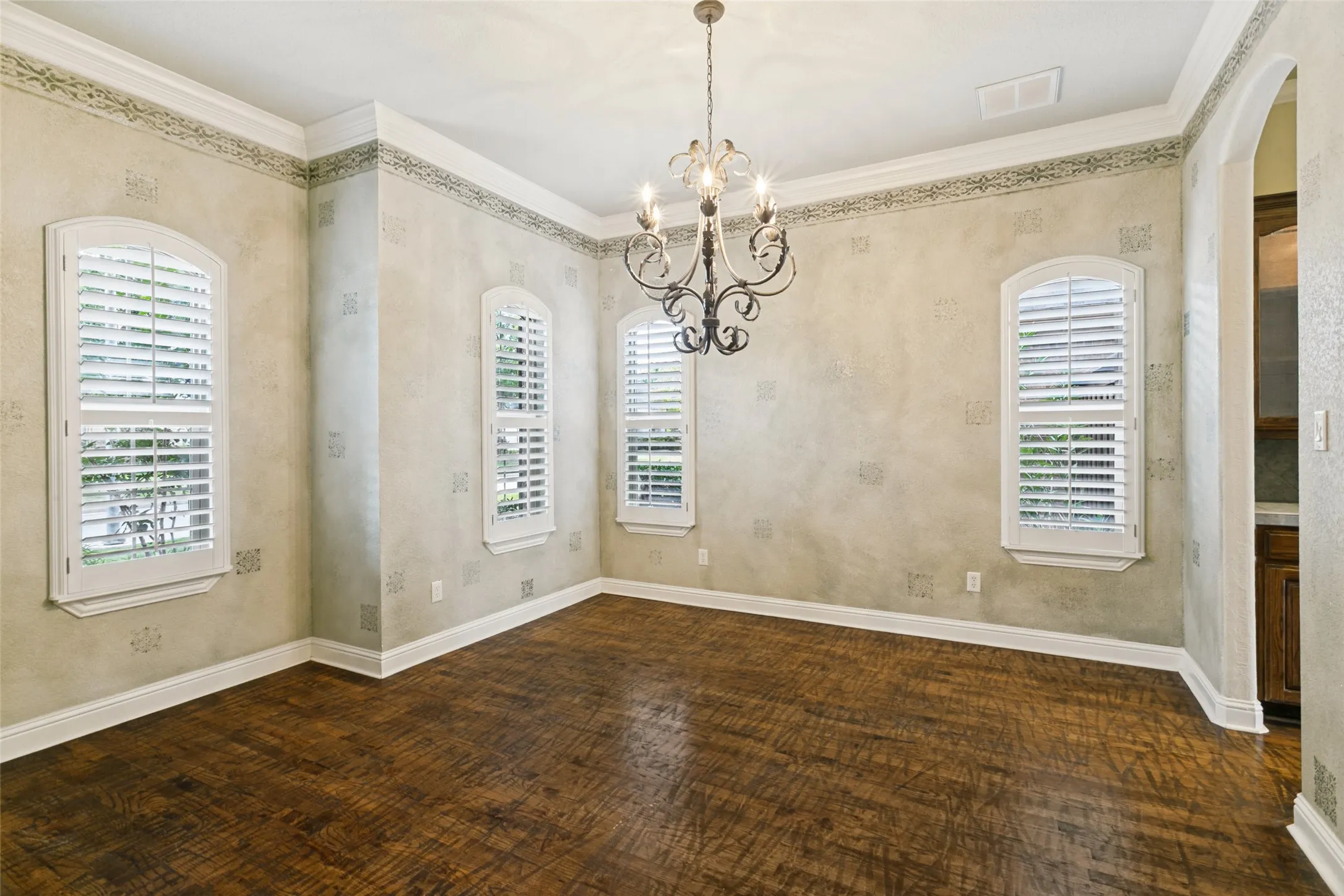 Single Family Residence For Sale in Tarrant County , 13825 E Riviera Drive, Fort Worth, Texas 76028, 4 Bedroom, 3 Bathroom, 3 Garage spaces, 3,631 Sqft, built in 2001, mls#21401099, Real Estate Agent in Fort Worth, Homes For Sale in Tarrant county, Homes For Sale in Fort Worth, Realtor in Fort Worth Texas, Real Estate Brokerage Independent Realty Texas, Luminita Cordes Realtor