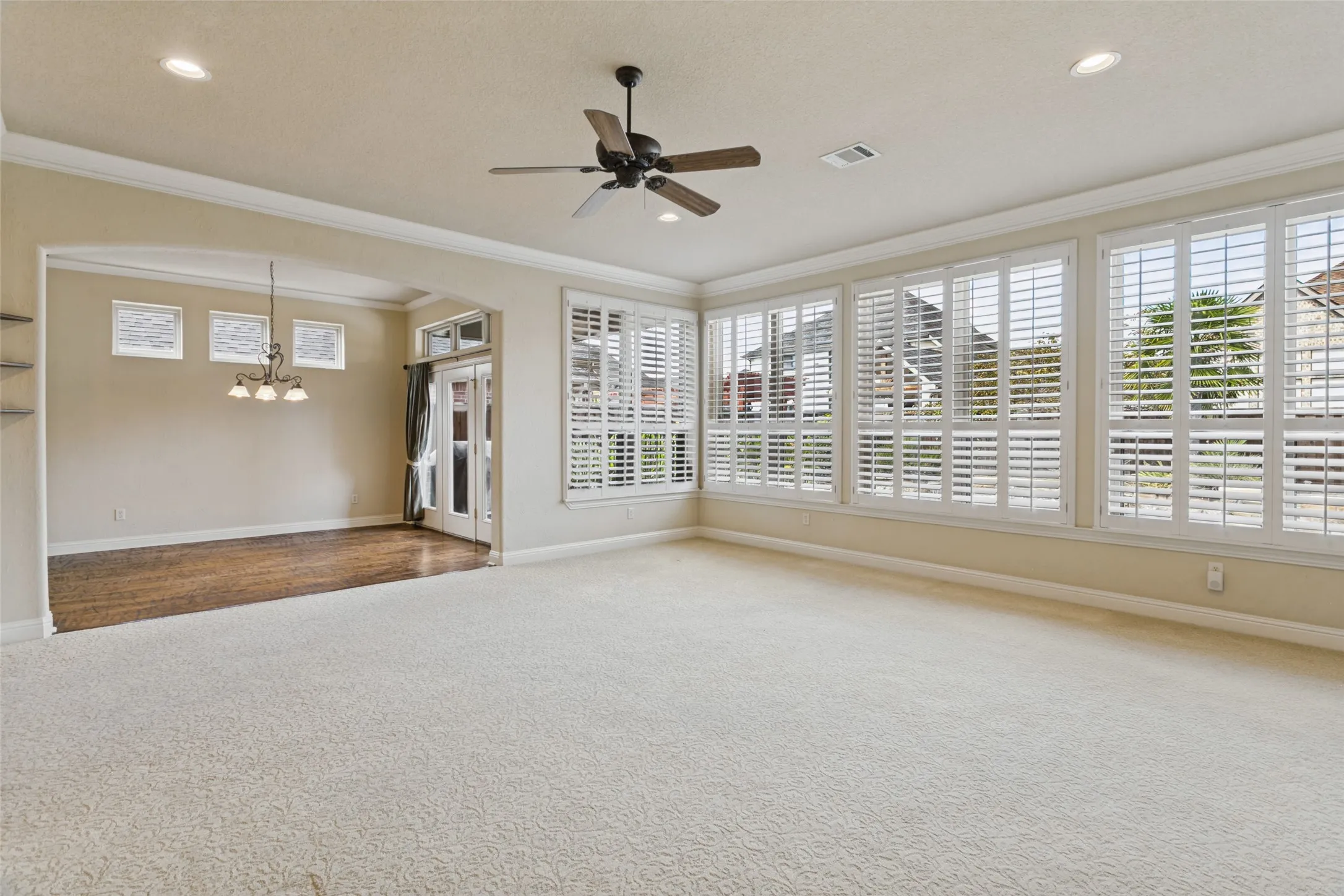 Single Family Residence For Sale in Tarrant County , 13825 E Riviera Drive, Fort Worth, Texas 76028, 4 Bedroom, 3 Bathroom, 3 Garage spaces, 3,631 Sqft, built in 2001, mls#21401099, Real Estate Agent in Fort Worth, Homes For Sale in Tarrant county, Homes For Sale in Fort Worth, Realtor in Fort Worth Texas, Real Estate Brokerage Independent Realty Texas, Luminita Cordes Realtor