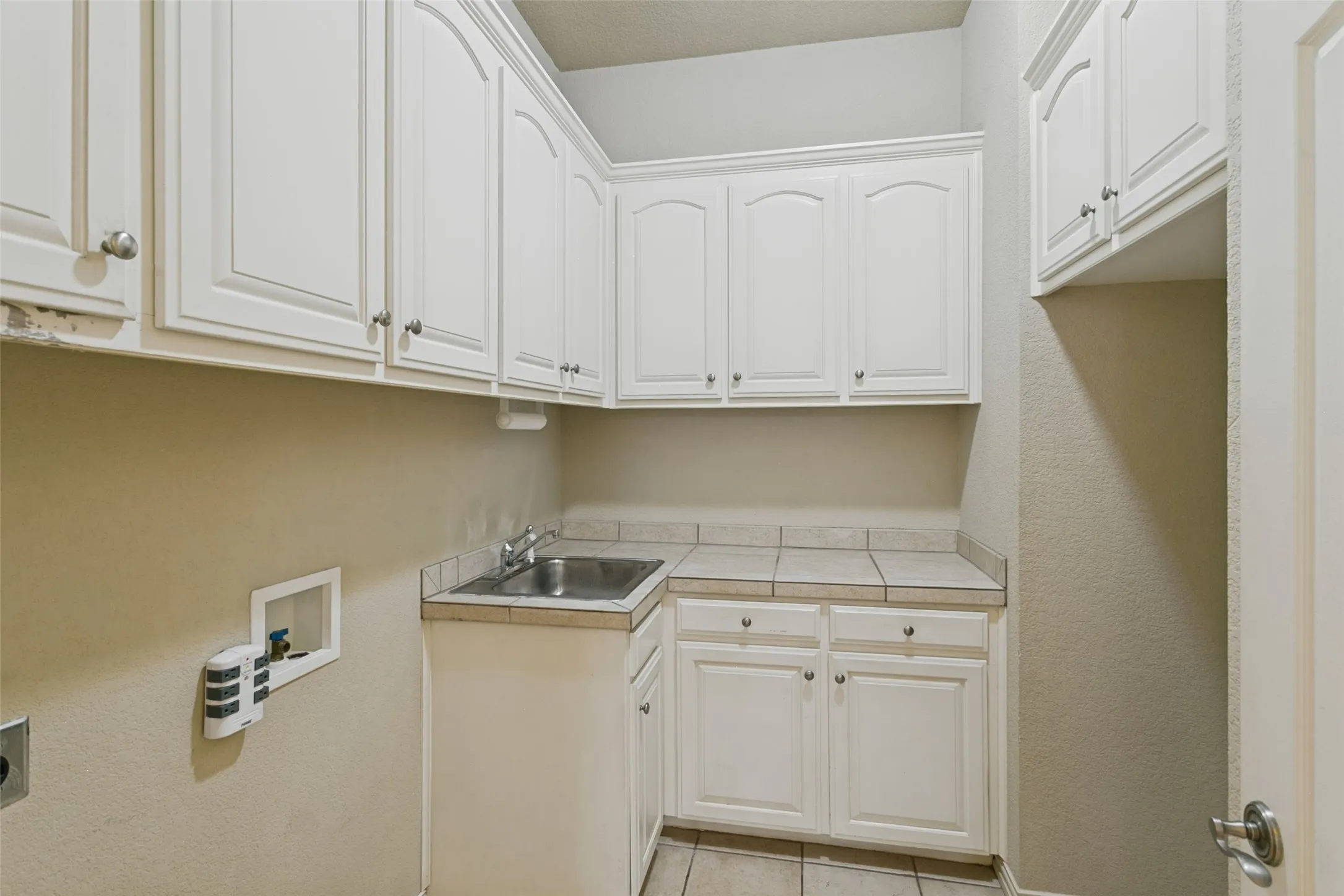 Single Family Residence For Sale in Tarrant County , 13825 E Riviera Drive, Fort Worth, Texas 76028, 4 Bedroom, 3 Bathroom, 3 Garage spaces, 3,631 Sqft, built in 2001, mls#21401099, Real Estate Agent in Fort Worth, Homes For Sale in Tarrant county, Homes For Sale in Fort Worth, Realtor in Fort Worth Texas, Real Estate Brokerage Independent Realty Texas, Luminita Cordes Realtor