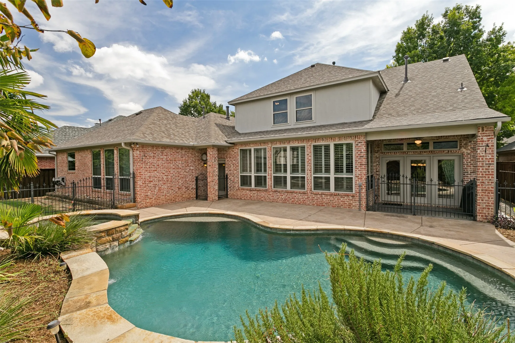 Single Family Residence For Sale in Tarrant County , 13825 E Riviera Drive, Fort Worth, Texas 76028, 4 Bedroom, 3 Bathroom, 3 Garage spaces, 3,631 Sqft, built in 2001, mls#21401099, Real Estate Agent in Fort Worth, Homes For Sale in Tarrant county, Homes For Sale in Fort Worth, Realtor in Fort Worth Texas, Real Estate Brokerage Independent Realty Texas, Luminita Cordes Realtor