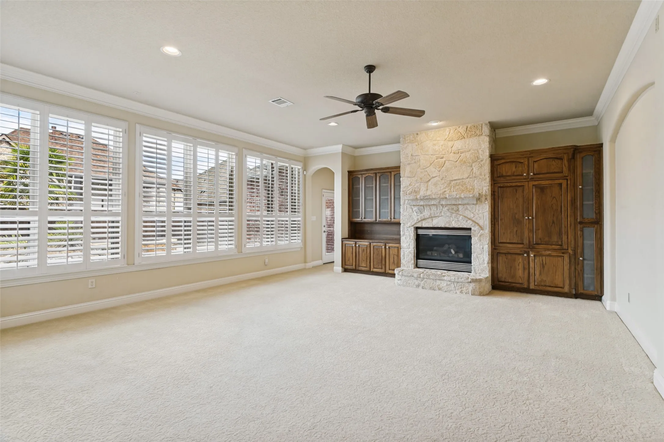 Single Family Residence For Sale in Tarrant County , 13825 E Riviera Drive, Fort Worth, Texas 76028, 4 Bedroom, 3 Bathroom, 3 Garage spaces, 3,631 Sqft, built in 2001, mls#21401099, Real Estate Agent in Fort Worth, Homes For Sale in Tarrant county, Homes For Sale in Fort Worth, Realtor in Fort Worth Texas, Real Estate Brokerage Independent Realty Texas, Luminita Cordes Realtor