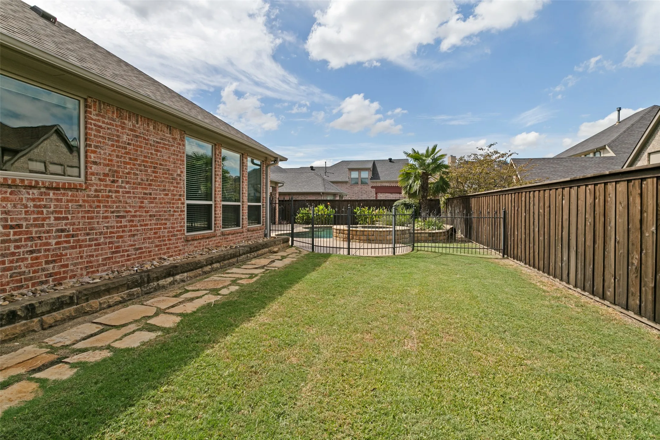 Single Family Residence For Sale in Tarrant County , 13825 E Riviera Drive, Fort Worth, Texas 76028, 4 Bedroom, 3 Bathroom, 3 Garage spaces, 3,631 Sqft, built in 2001, mls#21401099, Real Estate Agent in Fort Worth, Homes For Sale in Tarrant county, Homes For Sale in Fort Worth, Realtor in Fort Worth Texas, Real Estate Brokerage Independent Realty Texas, Luminita Cordes Realtor