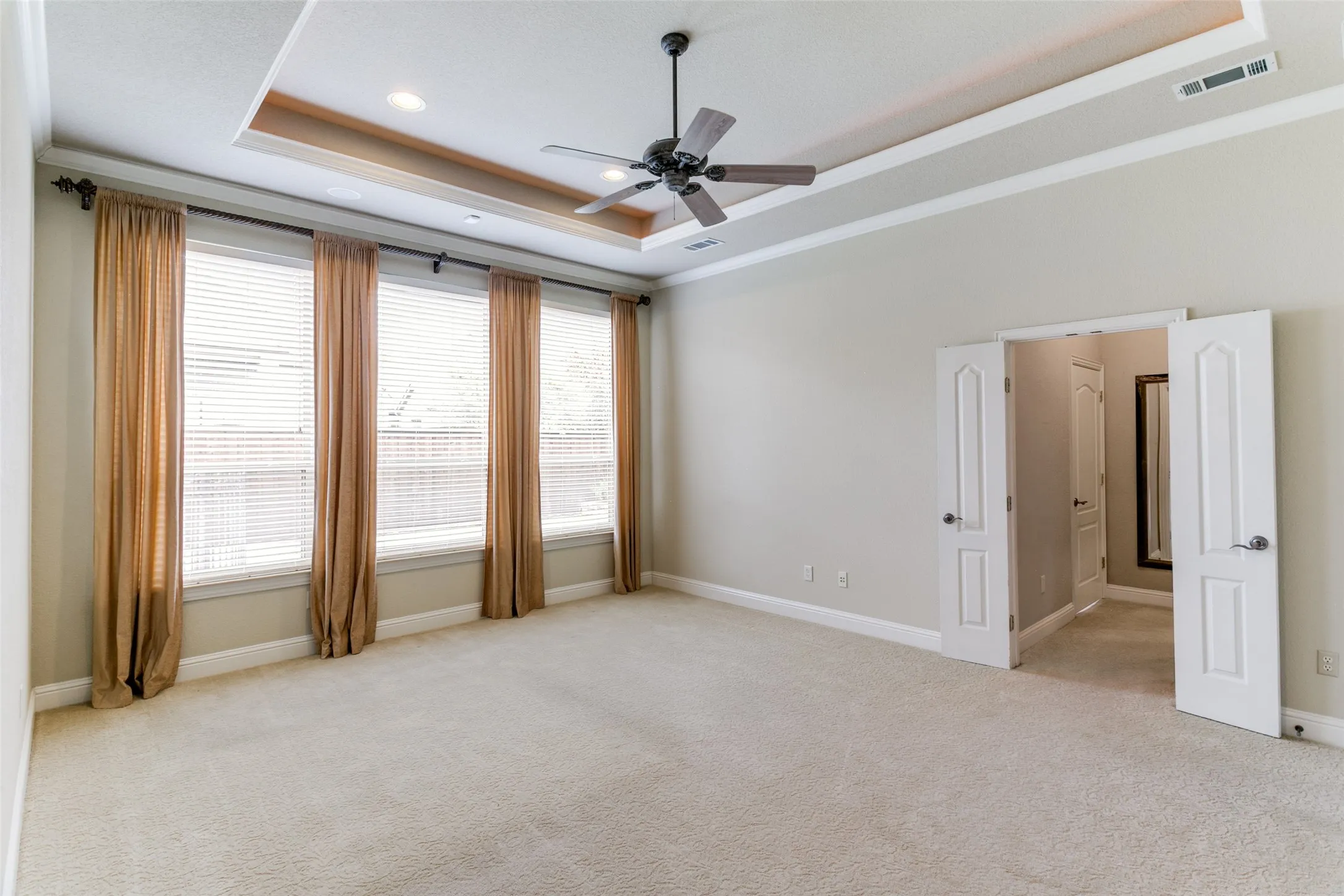 Single Family Residence For Sale in Tarrant County , 13825 E Riviera Drive, Fort Worth, Texas 76028, 4 Bedroom, 3 Bathroom, 3 Garage spaces, 3,631 Sqft, built in 2001, mls#21401099, Real Estate Agent in Fort Worth, Homes For Sale in Tarrant county, Homes For Sale in Fort Worth, Realtor in Fort Worth Texas, Real Estate Brokerage Independent Realty Texas, Luminita Cordes Realtor
