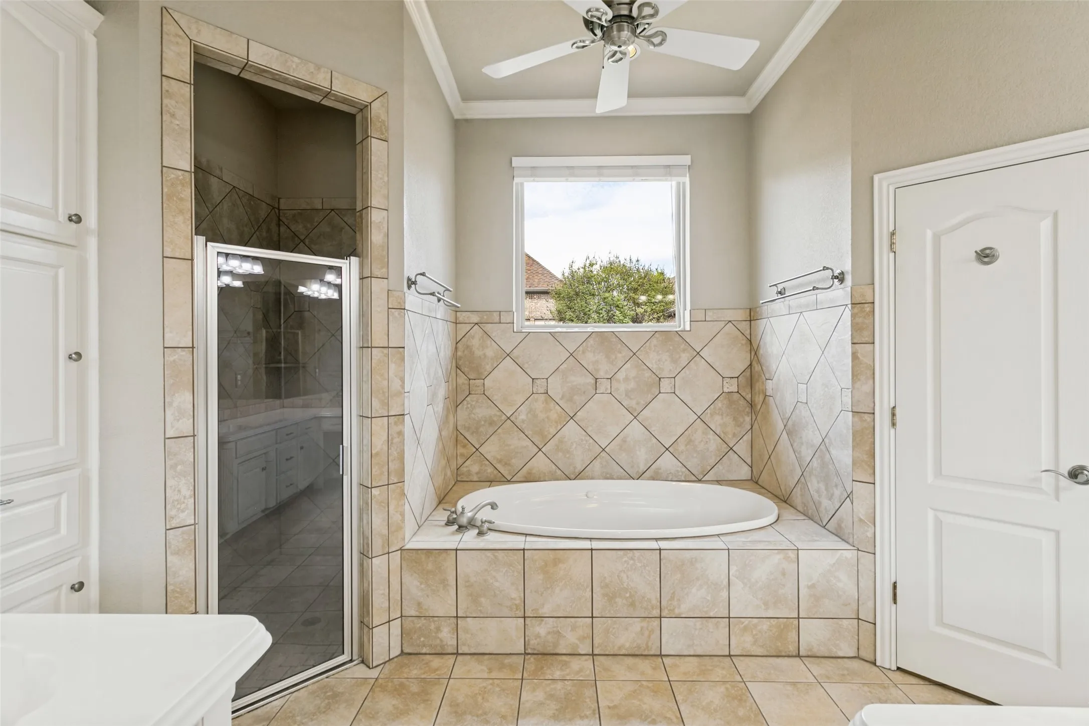 Single Family Residence For Sale in Tarrant County , 13825 E Riviera Drive, Fort Worth, Texas 76028, 4 Bedroom, 3 Bathroom, 3 Garage spaces, 3,631 Sqft, built in 2001, mls#21401099, Real Estate Agent in Fort Worth, Homes For Sale in Tarrant county, Homes For Sale in Fort Worth, Realtor in Fort Worth Texas, Real Estate Brokerage Independent Realty Texas, Luminita Cordes Realtor