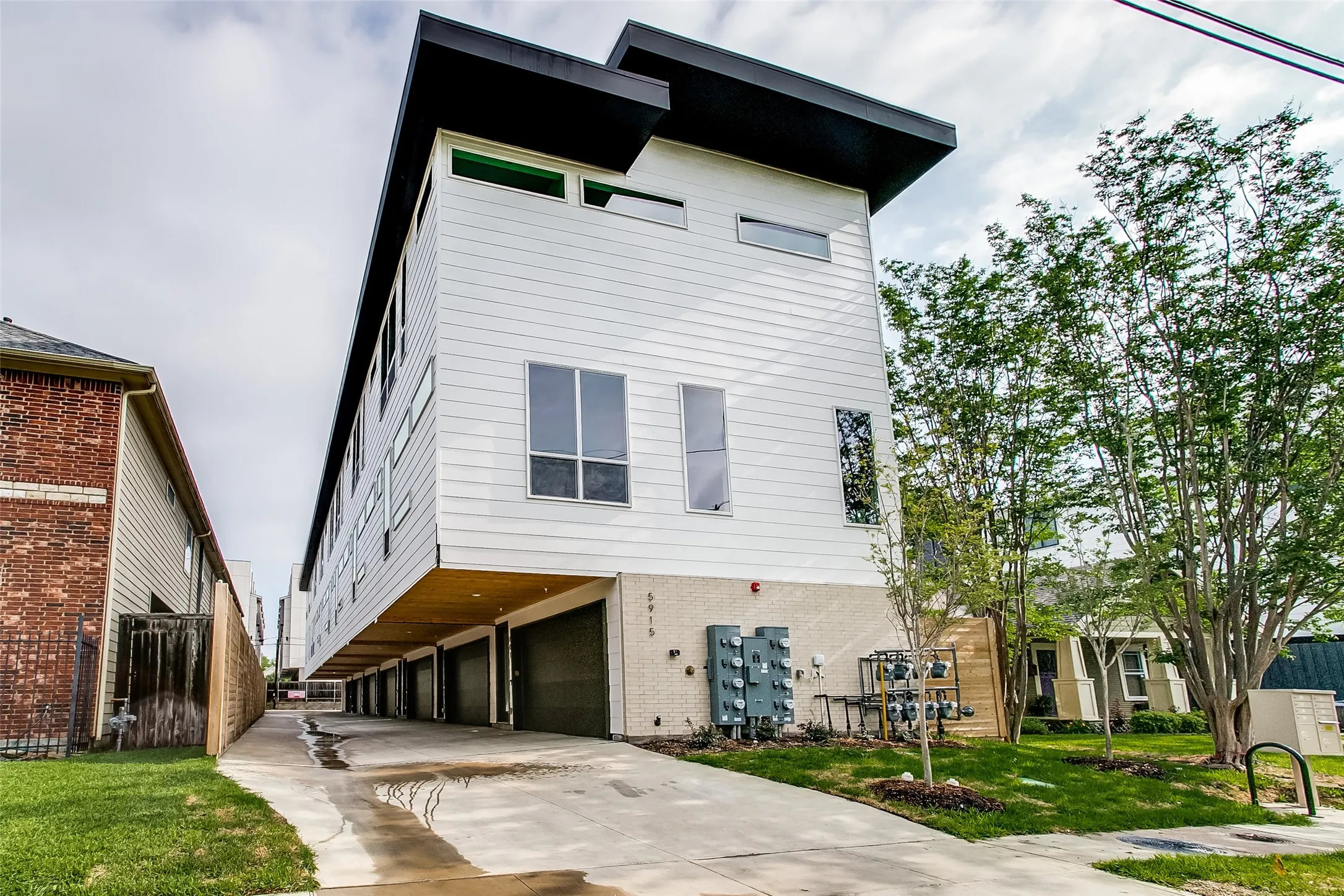 Townhouse For Rent in Dallas County , 5915 Hudson Street 106, Dallas, Texas 75206, 2 Bedroom, 3 Bathroom, 2 Garage spaces, 1,624 Sqft, built in 2022, mls#21401160, Real Estate Agent in Dallas, Homes For Rent in Dallas county, Homes For Rent in Dallas, Realtor in Dallas Texas, Real Estate Brokerage Independent Realty Texas, Luminita Cordes Realtor