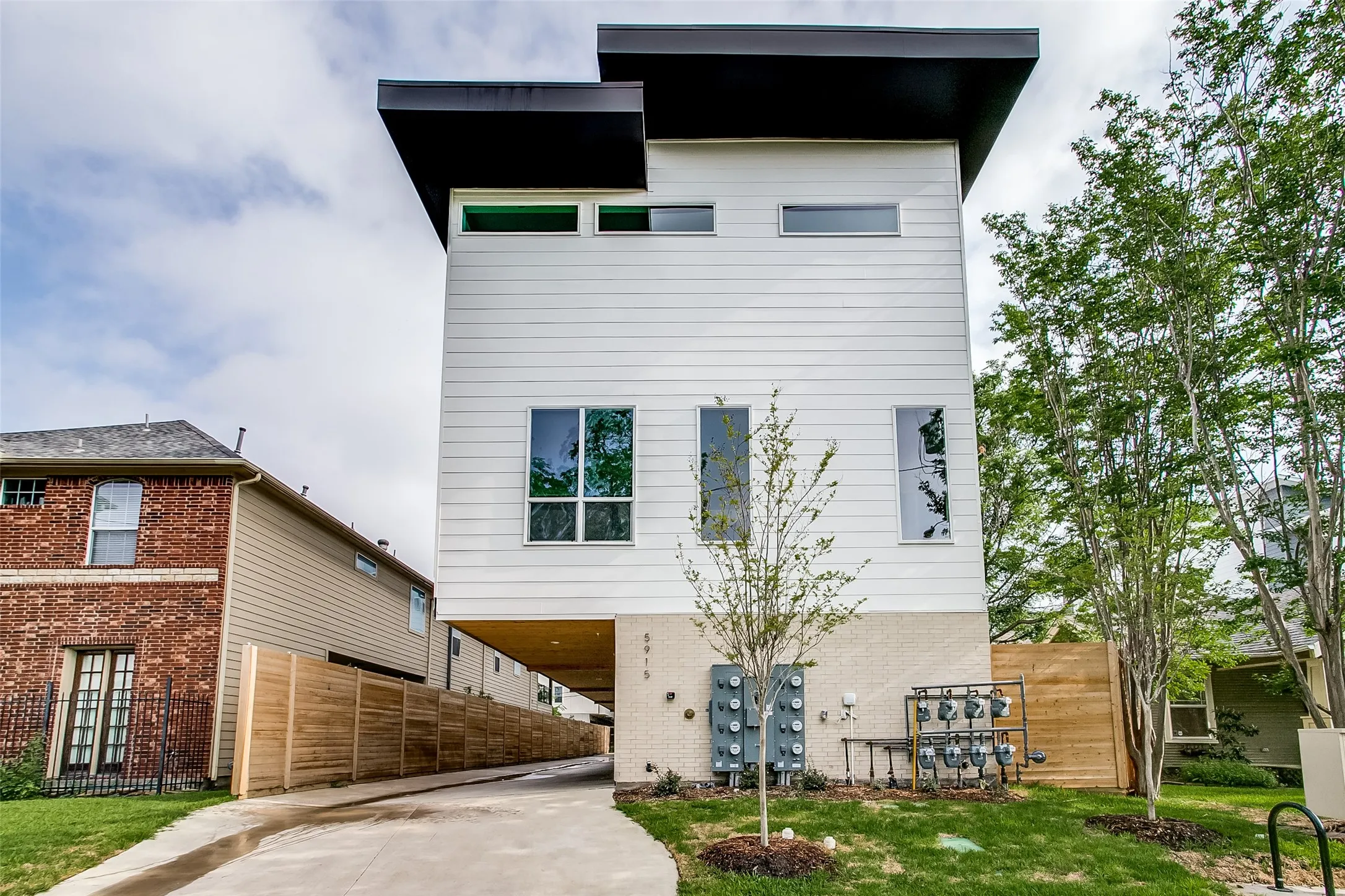 Townhouse For Rent in Dallas County , 5915 Hudson Street 106, Dallas, Texas 75206, 2 Bedroom, 3 Bathroom, 2 Garage spaces, 1,624 Sqft, built in 2022, mls#21401160, Real Estate Agent in Dallas, Homes For Rent in Dallas county, Homes For Rent in Dallas, Realtor in Dallas Texas, Real Estate Brokerage Independent Realty Texas, Luminita Cordes Realtor