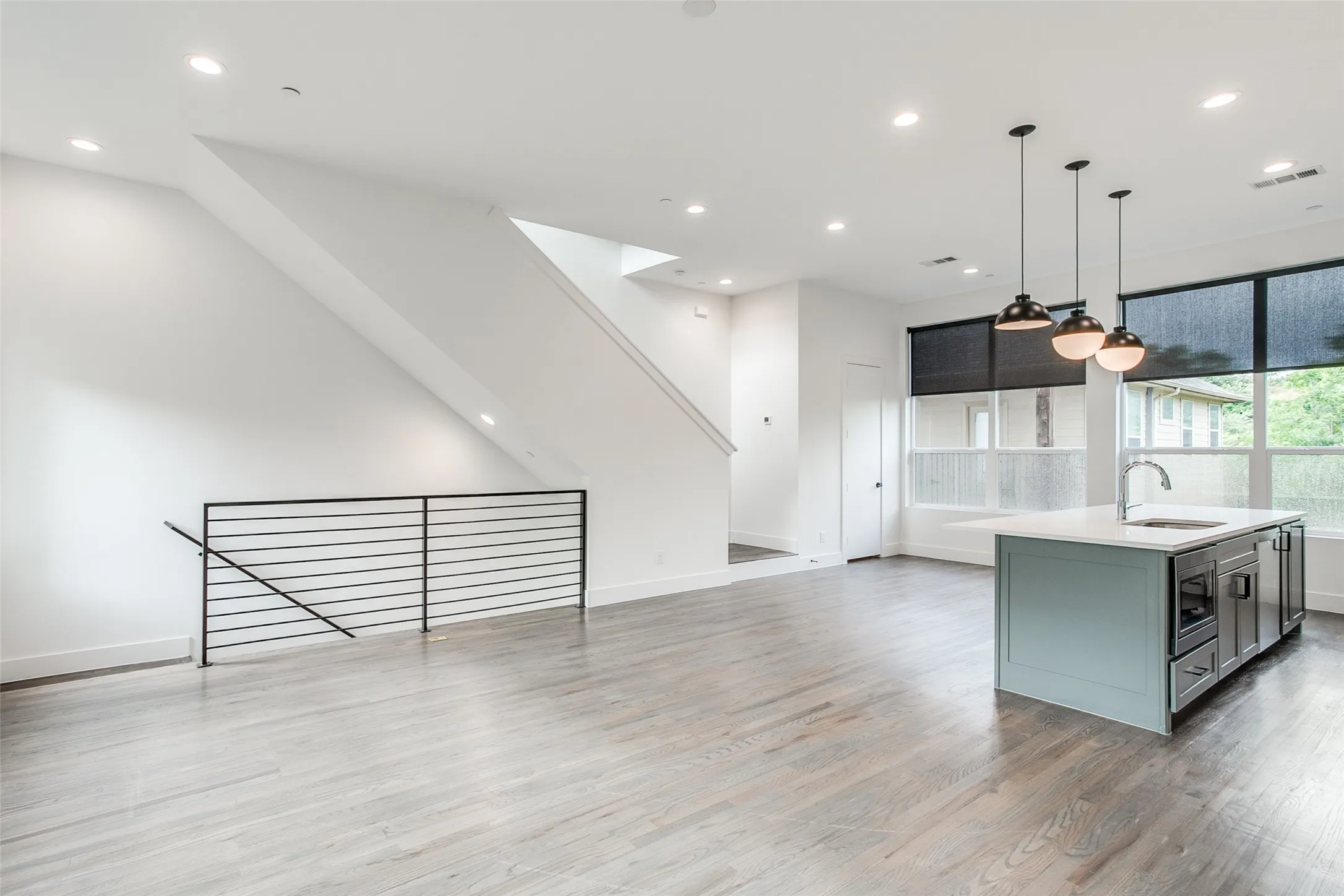 Townhouse For Rent in Dallas County , 5915 Hudson Street 106, Dallas, Texas 75206, 2 Bedroom, 3 Bathroom, 2 Garage spaces, 1,624 Sqft, built in 2022, mls#21401160, Real Estate Agent in Dallas, Homes For Rent in Dallas county, Homes For Rent in Dallas, Realtor in Dallas Texas, Real Estate Brokerage Independent Realty Texas, Luminita Cordes Realtor