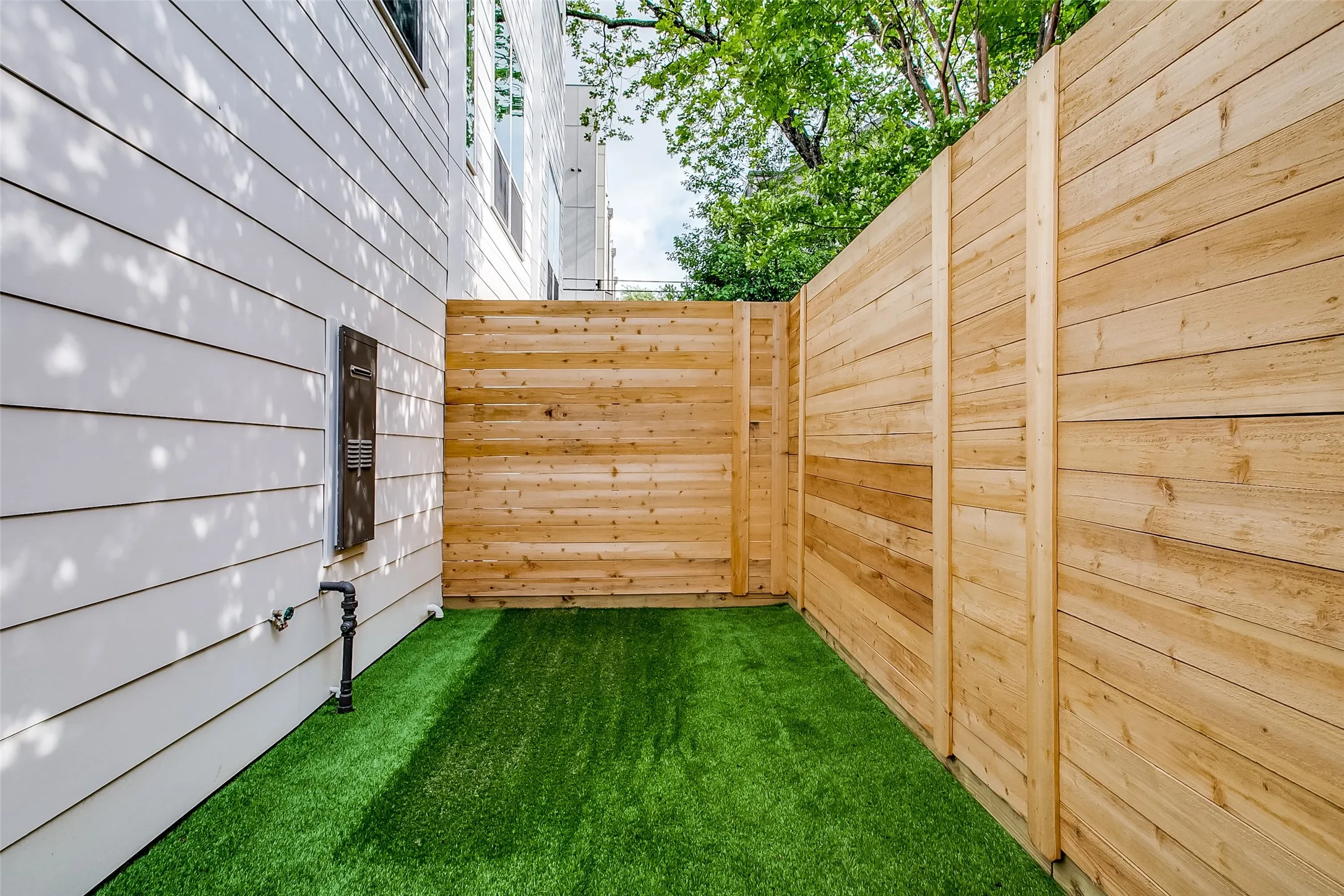 Townhouse For Rent in Dallas County , 5915 Hudson Street 106, Dallas, Texas 75206, 2 Bedroom, 3 Bathroom, 2 Garage spaces, 1,624 Sqft, built in 2022, mls#21401160, Real Estate Agent in Dallas, Homes For Rent in Dallas county, Homes For Rent in Dallas, Realtor in Dallas Texas, Real Estate Brokerage Independent Realty Texas, Luminita Cordes Realtor
