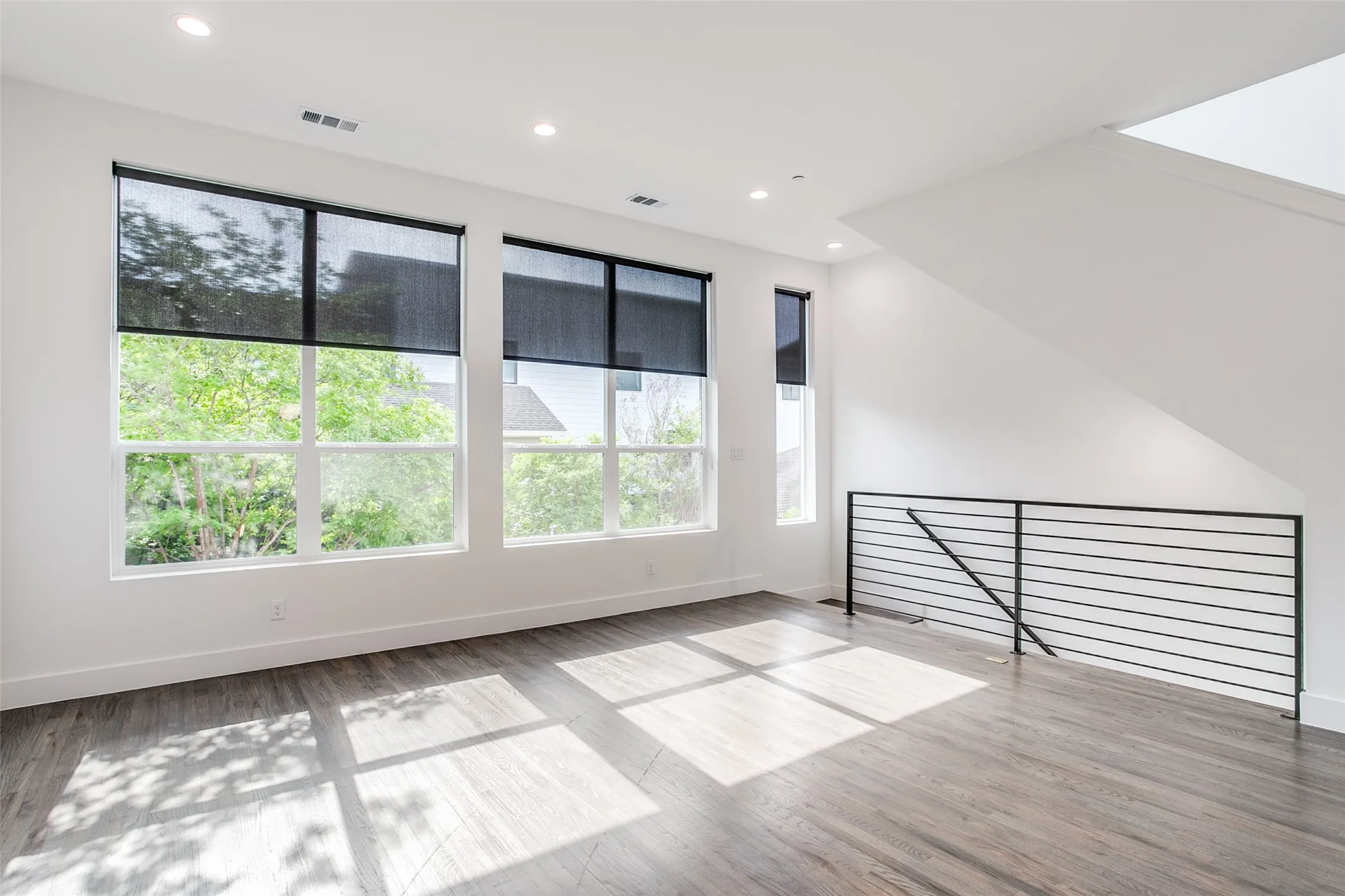 Townhouse For Rent in Dallas County , 5915 Hudson Street 106, Dallas, Texas 75206, 2 Bedroom, 3 Bathroom, 2 Garage spaces, 1,624 Sqft, built in 2022, mls#21401160, Real Estate Agent in Dallas, Homes For Rent in Dallas county, Homes For Rent in Dallas, Realtor in Dallas Texas, Real Estate Brokerage Independent Realty Texas, Luminita Cordes Realtor