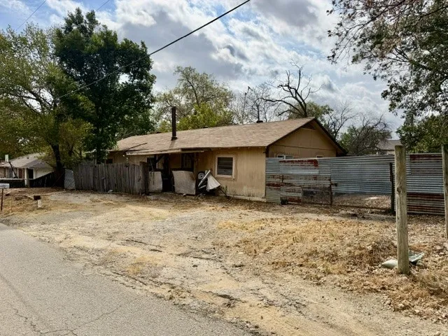 Single Family Residence For Sale in Denton County , 604 Moseley Street, Lake Dallas, Texas 75065, 3 Bedroom, 1 Bathroom, Garage spaces, 1,232 Sqft, built in 1959, mls#21399093, Real Estate Agent in Lake Dallas, Homes For Sale in Denton county, Homes For Sale in Lake Dallas, Realtor in Lake Dallas Texas, Real Estate Brokerage Independent Realty Texas, Luminita Cordes Realtor