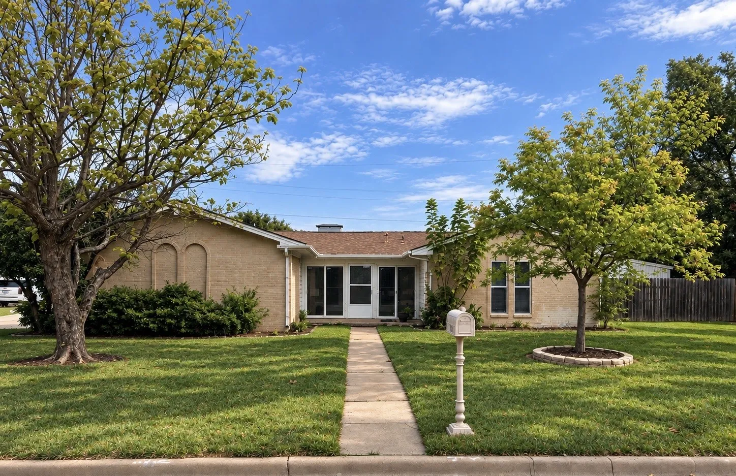 Single Family Residence For Sale in Palo Pinto County , 3001 S Murco Drive, Mineral Wells, Texas 76067, 3 Bedroom, 2 Bathroom, 2 Garage spaces, 2,258 Sqft, built in 1977, mls#21399358, Real Estate Agent in Mineral Wells, Homes For Sale in Palo Pinto county, Homes For Sale in Mineral Wells, Realtor in Mineral Wells Texas, Real Estate Brokerage Independent Realty Texas, Luminita Cordes Realtor