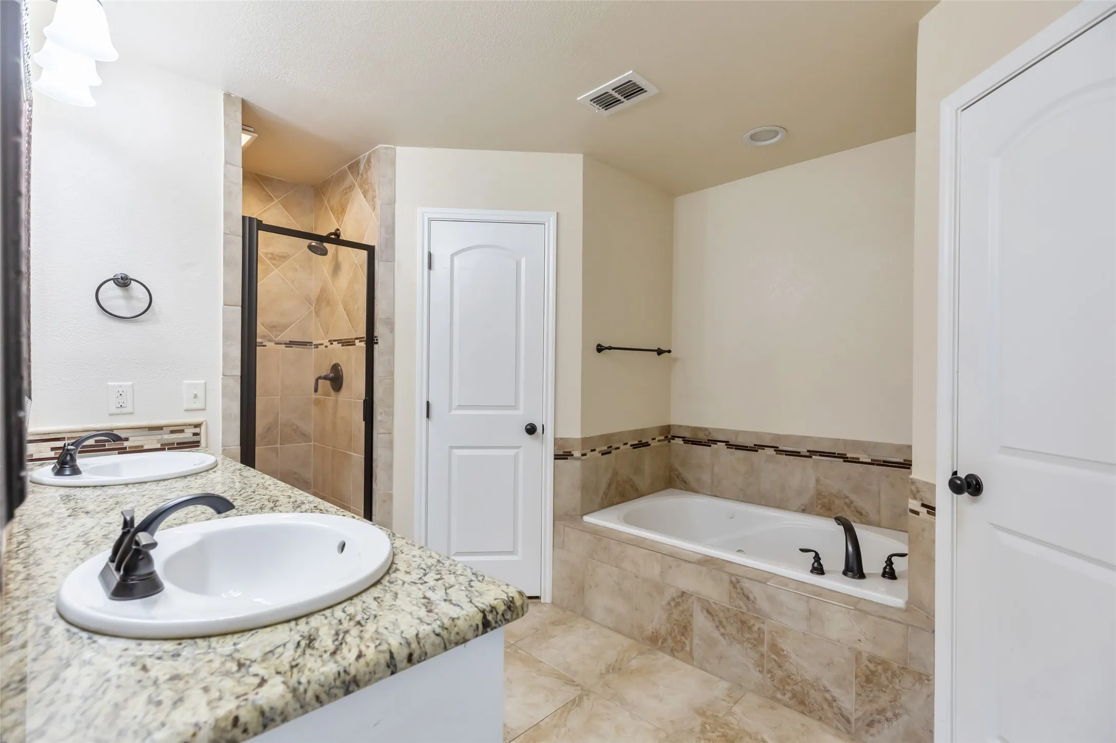 Single Family Residence For Sale in Taylor County , 5142 Spring Creek Road, Abilene, Texas 79602, 4 Bedroom, 2 Bathroom, 2 Garage spaces, 1,751 Sqft, built in 2013, mls#21401162, Real Estate Agent in Abilene, Homes For Sale in Taylor county, Homes For Sale in Abilene, Realtor in Abilene Texas, Real Estate Brokerage Independent Realty Texas, Luminita Cordes Realtor