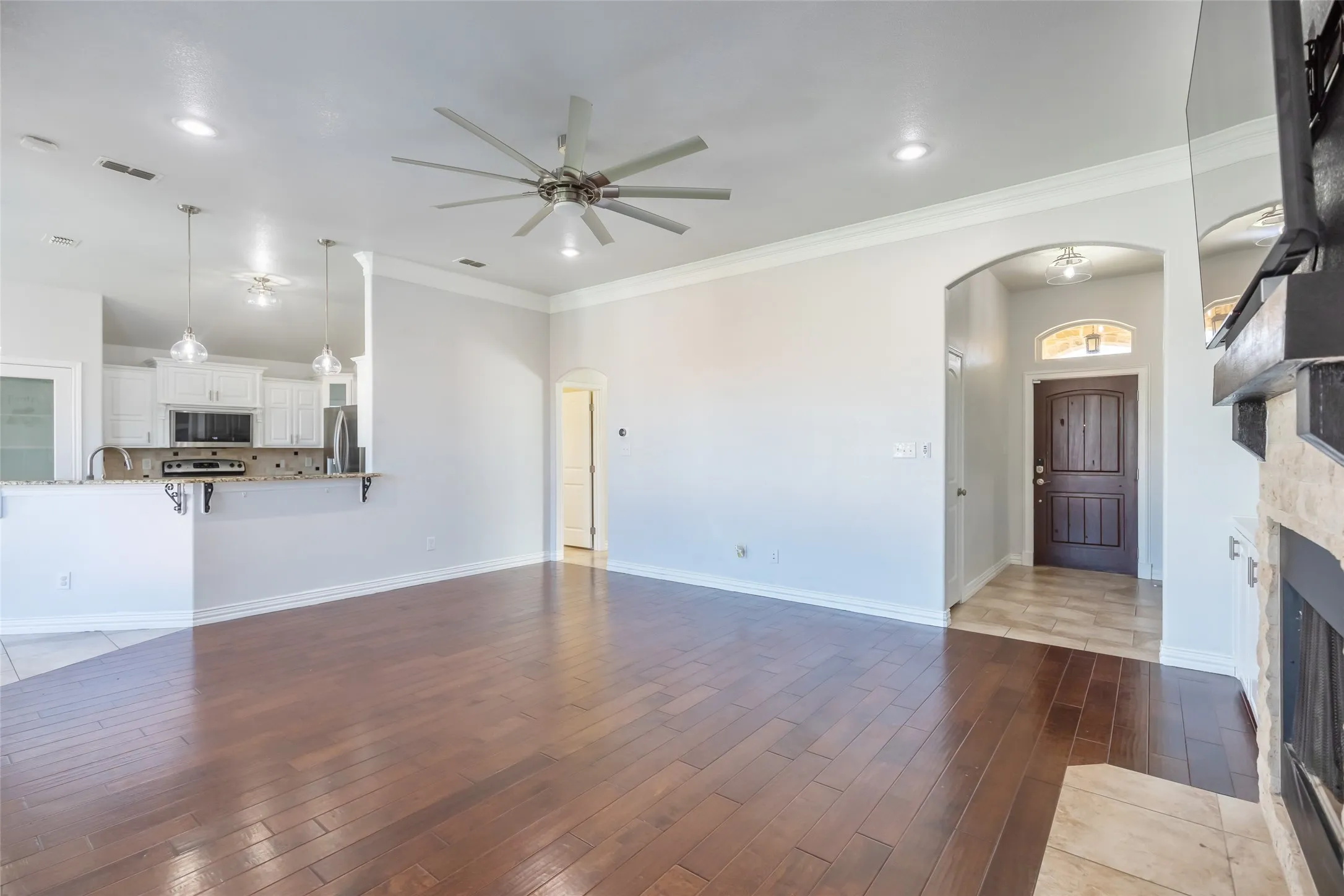 Single Family Residence For Sale in Taylor County , 5142 Spring Creek Road, Abilene, Texas 79602, 4 Bedroom, 2 Bathroom, 2 Garage spaces, 1,751 Sqft, built in 2013, mls#21401162, Real Estate Agent in Abilene, Homes For Sale in Taylor county, Homes For Sale in Abilene, Realtor in Abilene Texas, Real Estate Brokerage Independent Realty Texas, Luminita Cordes Realtor