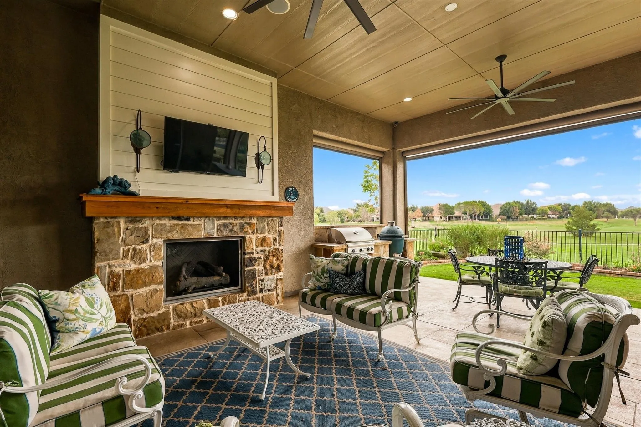 Single Family Residence For Sale in Denton County , 9713 Arkose Drive, Denton, Texas 76207, 2 Bedroom, 3 Bathroom, 3 Garage spaces, 2,809 Sqft, built in 2019, mls#21399355, Real Estate Agent in Denton, Homes For Sale in Denton county, Homes For Sale in Denton, Realtor in Denton Texas, Real Estate Brokerage Independent Realty Texas, Luminita Cordes Realtor