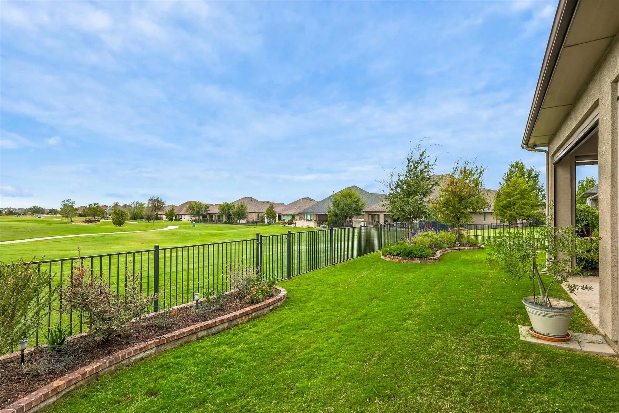 Single Family Residence For Sale in Denton County , 9713 Arkose Drive, Denton, Texas 76207, 2 Bedroom, 3 Bathroom, 3 Garage spaces, 2,809 Sqft, built in 2019, mls#21399355, Real Estate Agent in Denton, Homes For Sale in Denton county, Homes For Sale in Denton, Realtor in Denton Texas, Real Estate Brokerage Independent Realty Texas, Luminita Cordes Realtor