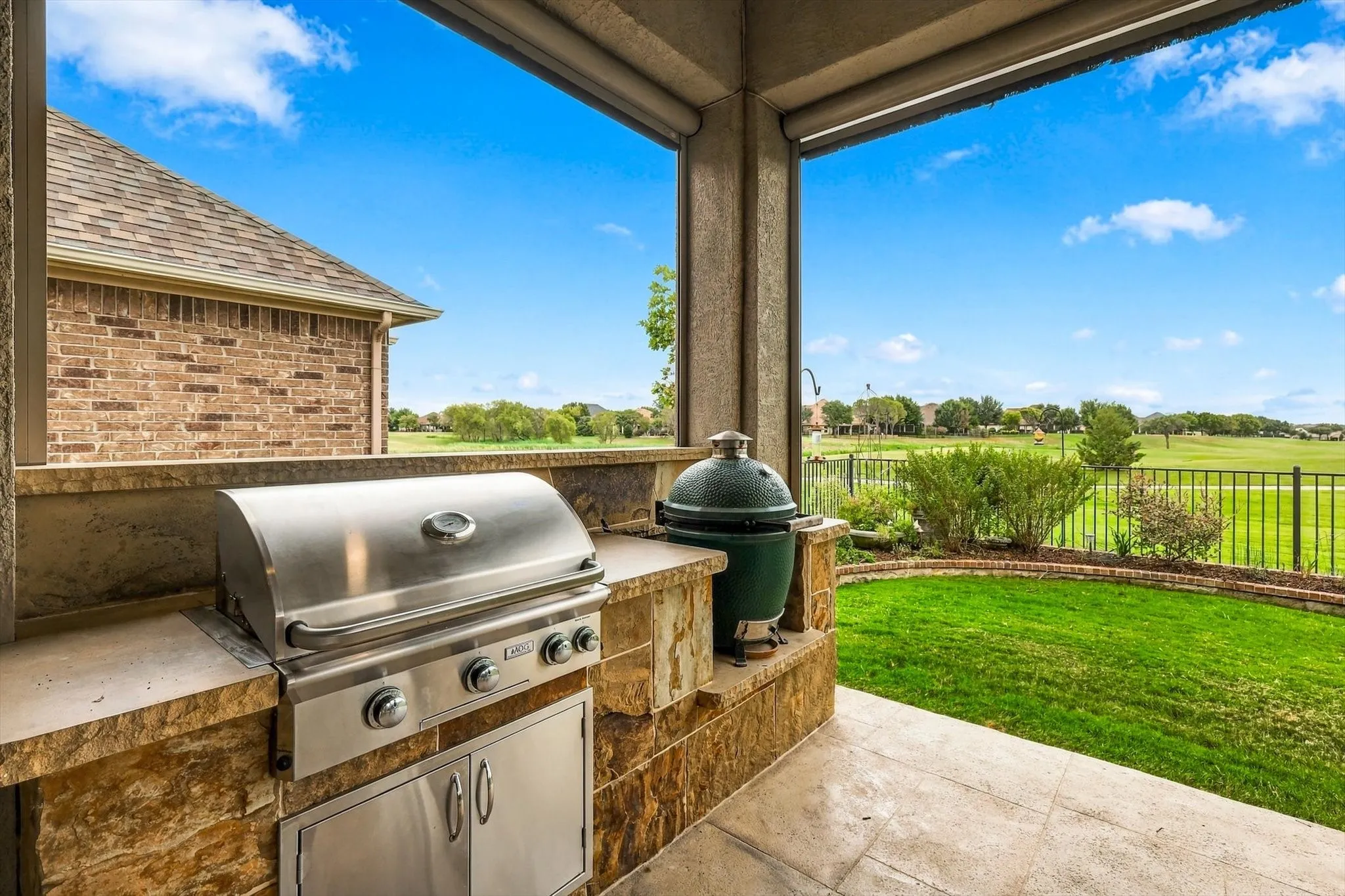 Single Family Residence For Sale in Denton County , 9713 Arkose Drive, Denton, Texas 76207, 2 Bedroom, 3 Bathroom, 3 Garage spaces, 2,809 Sqft, built in 2019, mls#21399355, Real Estate Agent in Denton, Homes For Sale in Denton county, Homes For Sale in Denton, Realtor in Denton Texas, Real Estate Brokerage Independent Realty Texas, Luminita Cordes Realtor