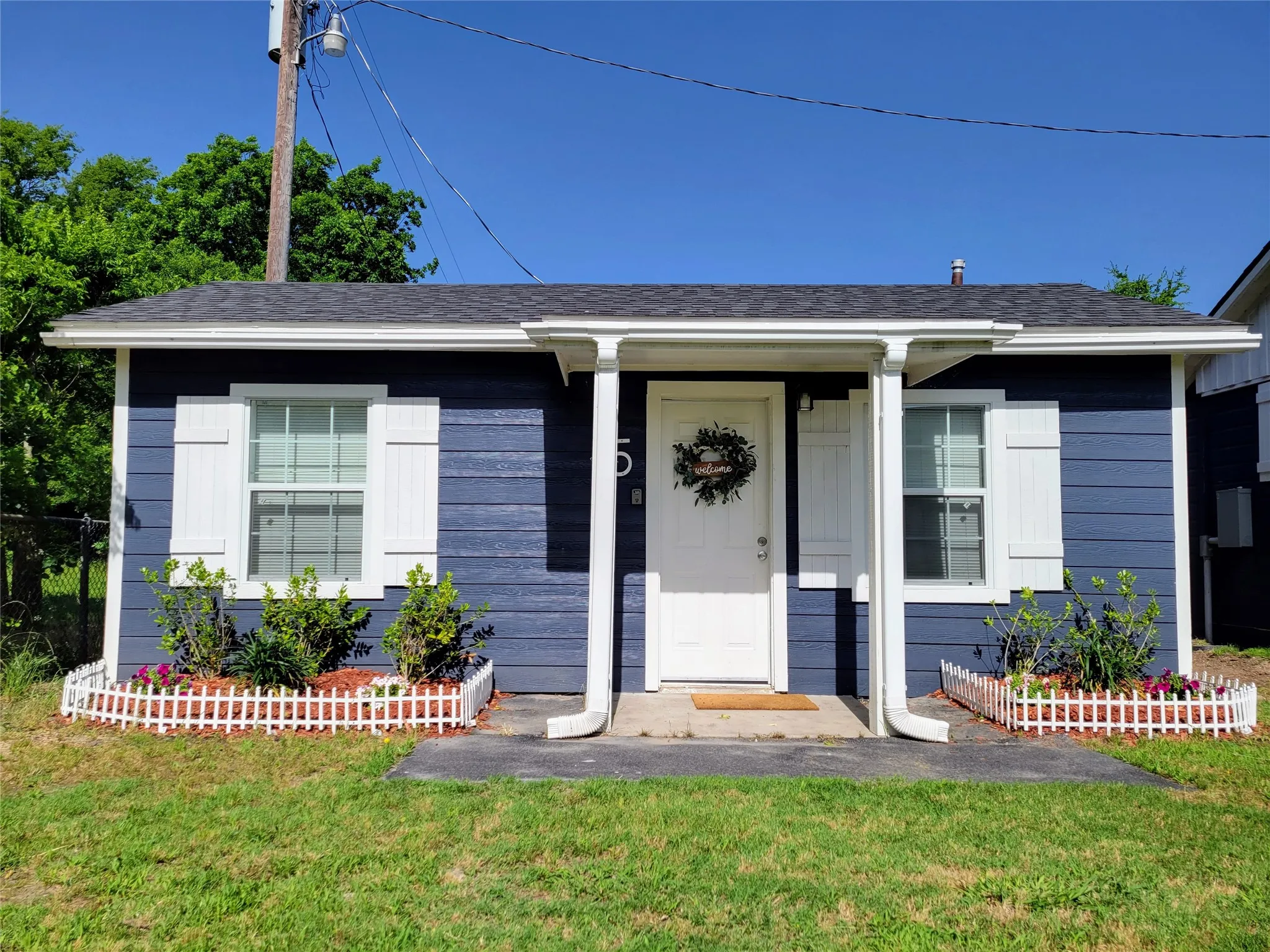 Single Family Residence For Rent in Hunt County , 1901 E State Highway 276 5, West Tawakoni, Texas 75474, 1 Bedroom, 1 Bathroom, Garage spaces, 351 Sqft, built in 1982, mls#21401165, Real Estate Agent in West Tawakoni, Homes For Rent in Hunt county, Homes For Rent in West Tawakoni, Realtor in West Tawakoni Texas, Real Estate Brokerage Independent Realty Texas, Luminita Cordes Realtor