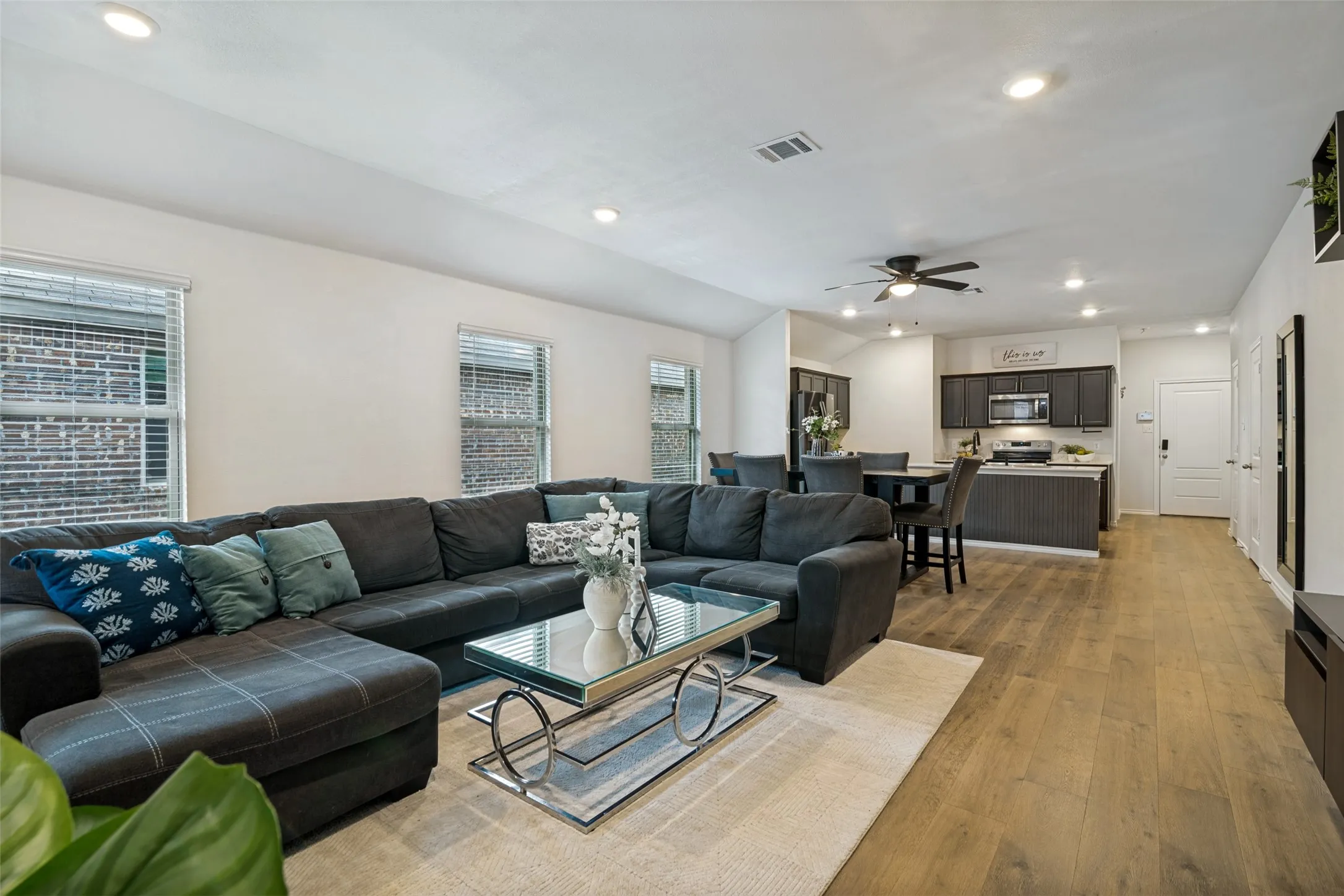 Single Family Residence For Sale in Hunt County , 2944 Shoemaker Drive, Royse City, Texas 75189, 4 Bedroom, 2 Bathroom, 2 Garage spaces, 1,917 Sqft, built in 2022, mls#21397726, Real Estate Agent in Royse City, Homes For Sale in Hunt county, Homes For Sale in Royse City, Realtor in Royse City Texas, Real Estate Brokerage Independent Realty Texas, Luminita Cordes Realtor