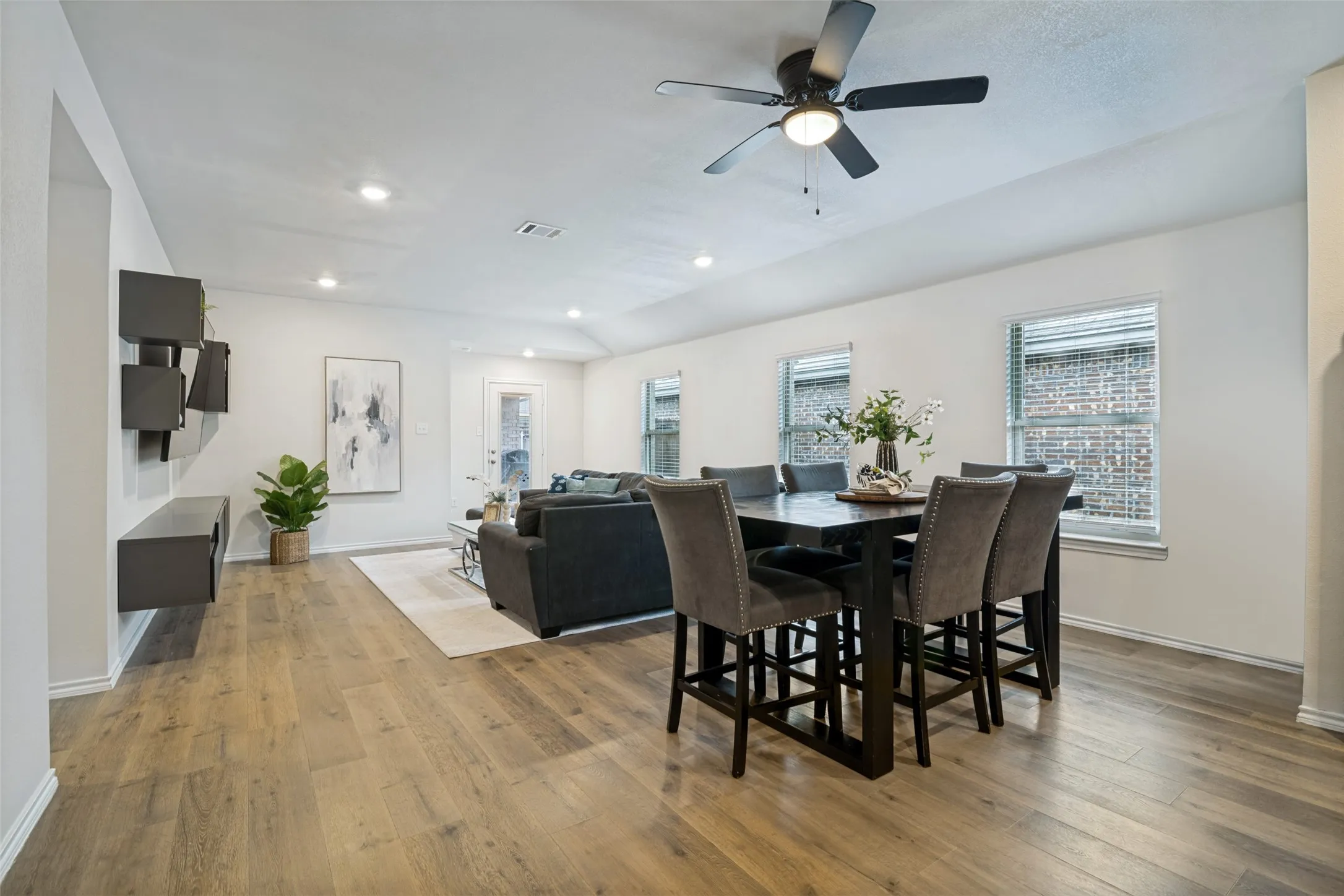Single Family Residence For Sale in Hunt County , 2944 Shoemaker Drive, Royse City, Texas 75189, 4 Bedroom, 2 Bathroom, 2 Garage spaces, 1,917 Sqft, built in 2022, mls#21397726, Real Estate Agent in Royse City, Homes For Sale in Hunt county, Homes For Sale in Royse City, Realtor in Royse City Texas, Real Estate Brokerage Independent Realty Texas, Luminita Cordes Realtor