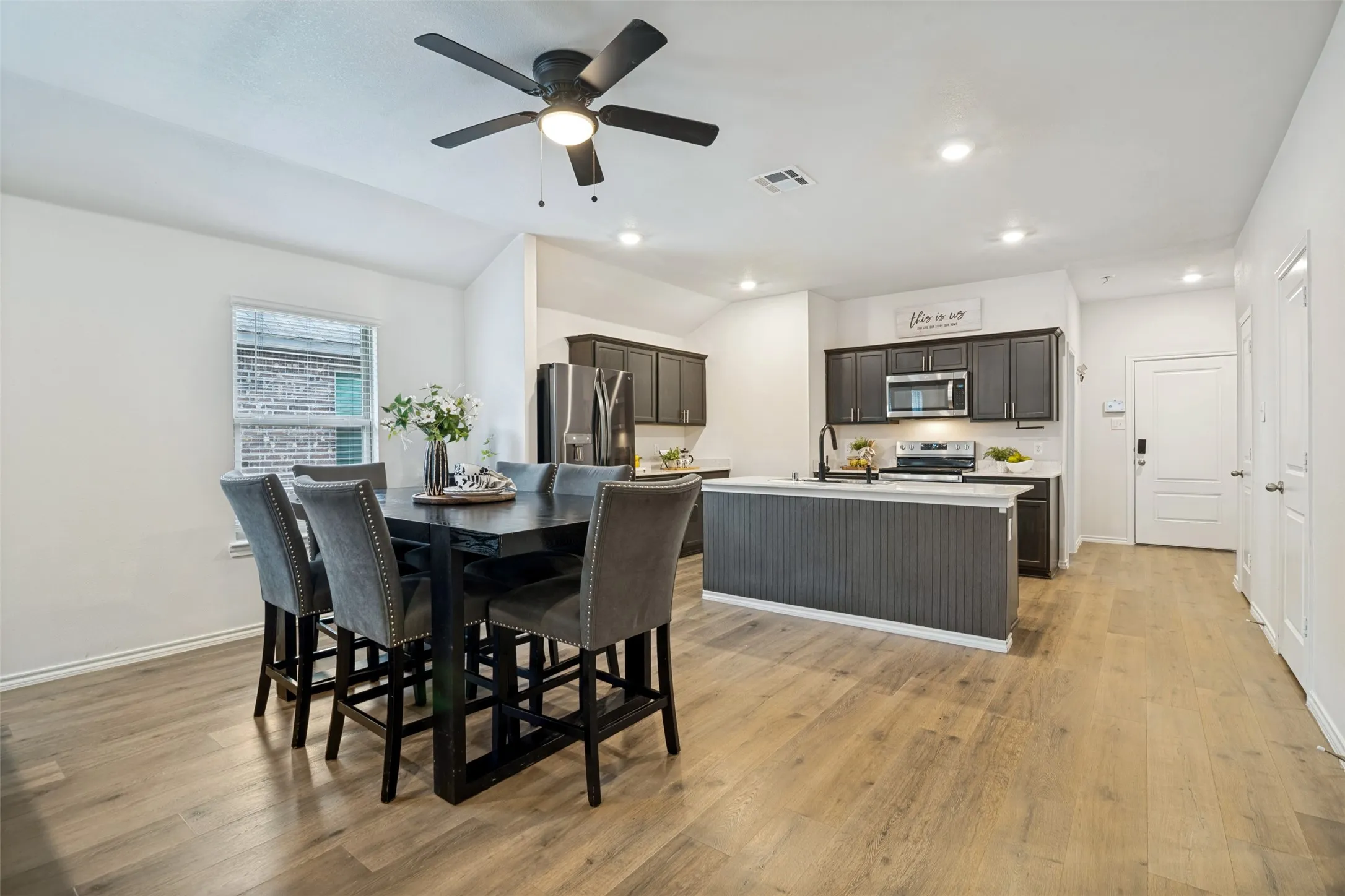 Single Family Residence For Sale in Hunt County , 2944 Shoemaker Drive, Royse City, Texas 75189, 4 Bedroom, 2 Bathroom, 2 Garage spaces, 1,917 Sqft, built in 2022, mls#21397726, Real Estate Agent in Royse City, Homes For Sale in Hunt county, Homes For Sale in Royse City, Realtor in Royse City Texas, Real Estate Brokerage Independent Realty Texas, Luminita Cordes Realtor