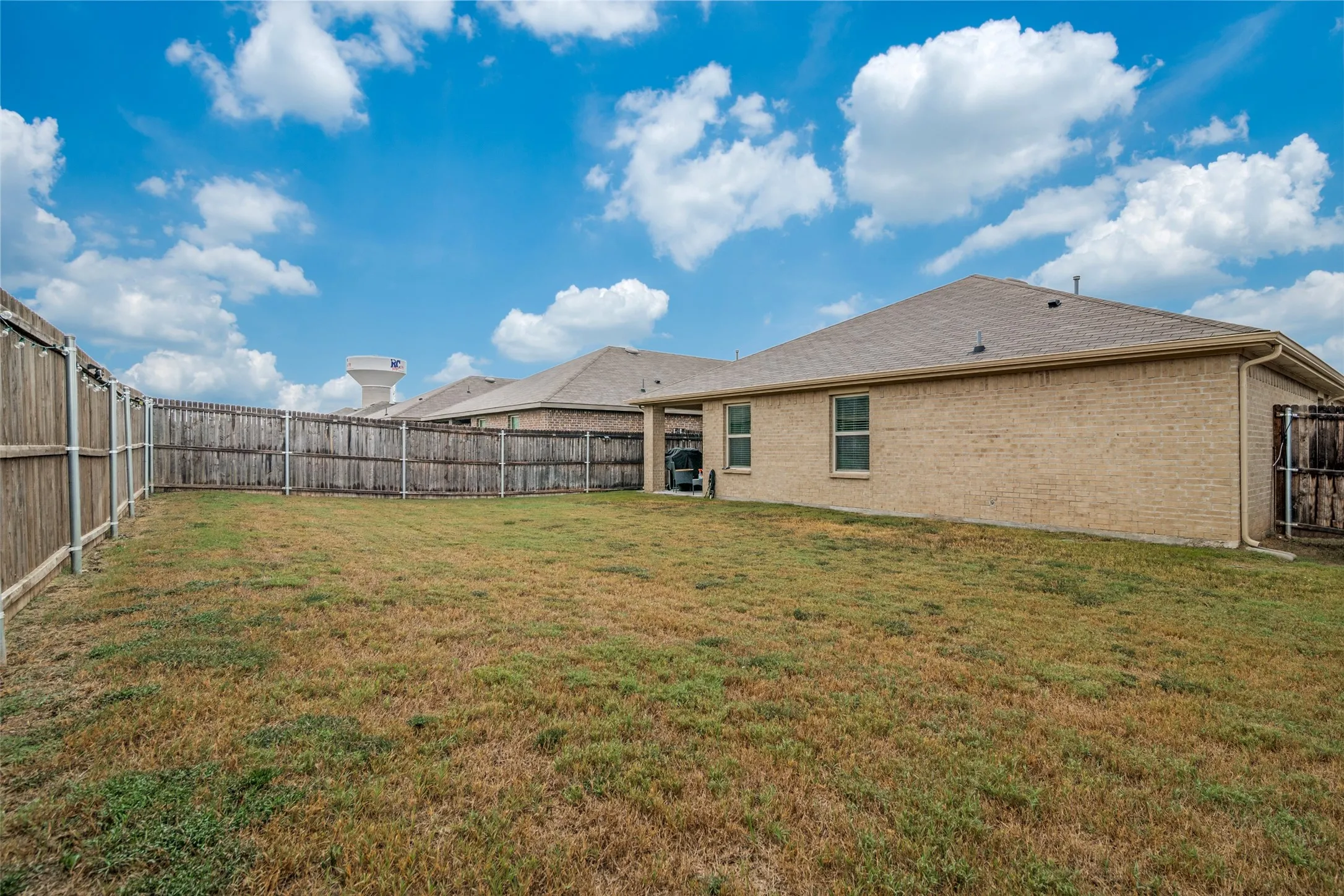 Single Family Residence For Sale in Hunt County , 2944 Shoemaker Drive, Royse City, Texas 75189, 4 Bedroom, 2 Bathroom, 2 Garage spaces, 1,917 Sqft, built in 2022, mls#21397726, Real Estate Agent in Royse City, Homes For Sale in Hunt county, Homes For Sale in Royse City, Realtor in Royse City Texas, Real Estate Brokerage Independent Realty Texas, Luminita Cordes Realtor