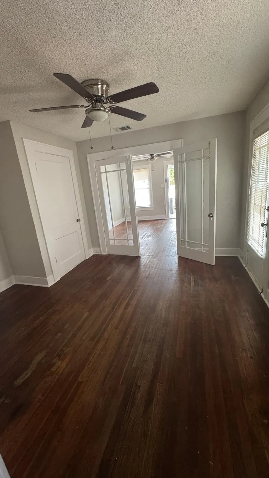 Duplex For Rent in Dallas County , 700 Cumberland Street, Dallas, Texas 75203, 2 Bedroom, 1 Bathroom, 1 Garage spaces, 846 Sqft, built in 1945, mls#21401154, Real Estate Agent in Dallas, Homes For Rent in Dallas county, Homes For Rent in Dallas, Realtor in Dallas Texas, Real Estate Brokerage Independent Realty Texas, Luminita Cordes Realtor
