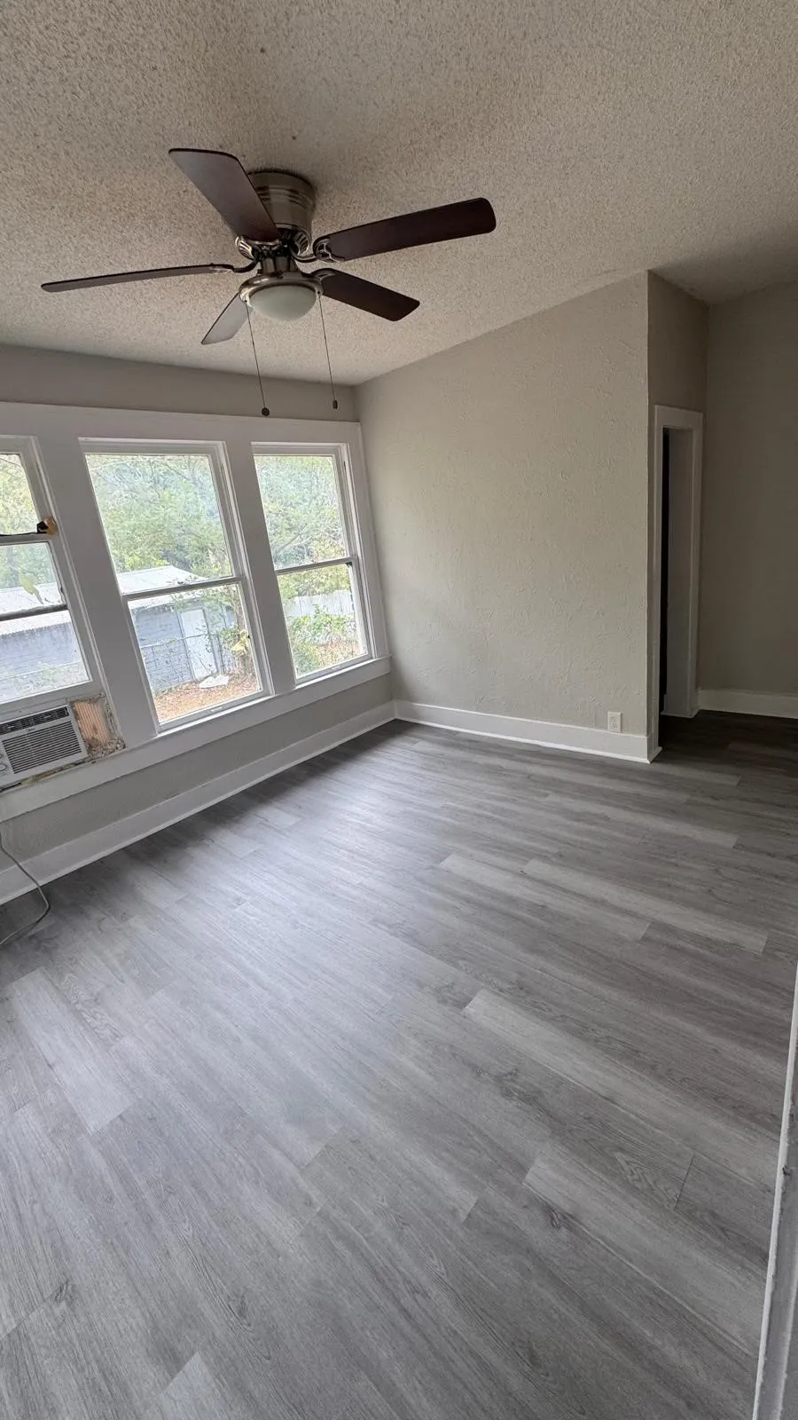 Duplex For Rent in Dallas County , 700 Cumberland Street, Dallas, Texas 75203, 2 Bedroom, 1 Bathroom, 1 Garage spaces, 846 Sqft, built in 1945, mls#21401154, Real Estate Agent in Dallas, Homes For Rent in Dallas county, Homes For Rent in Dallas, Realtor in Dallas Texas, Real Estate Brokerage Independent Realty Texas, Luminita Cordes Realtor