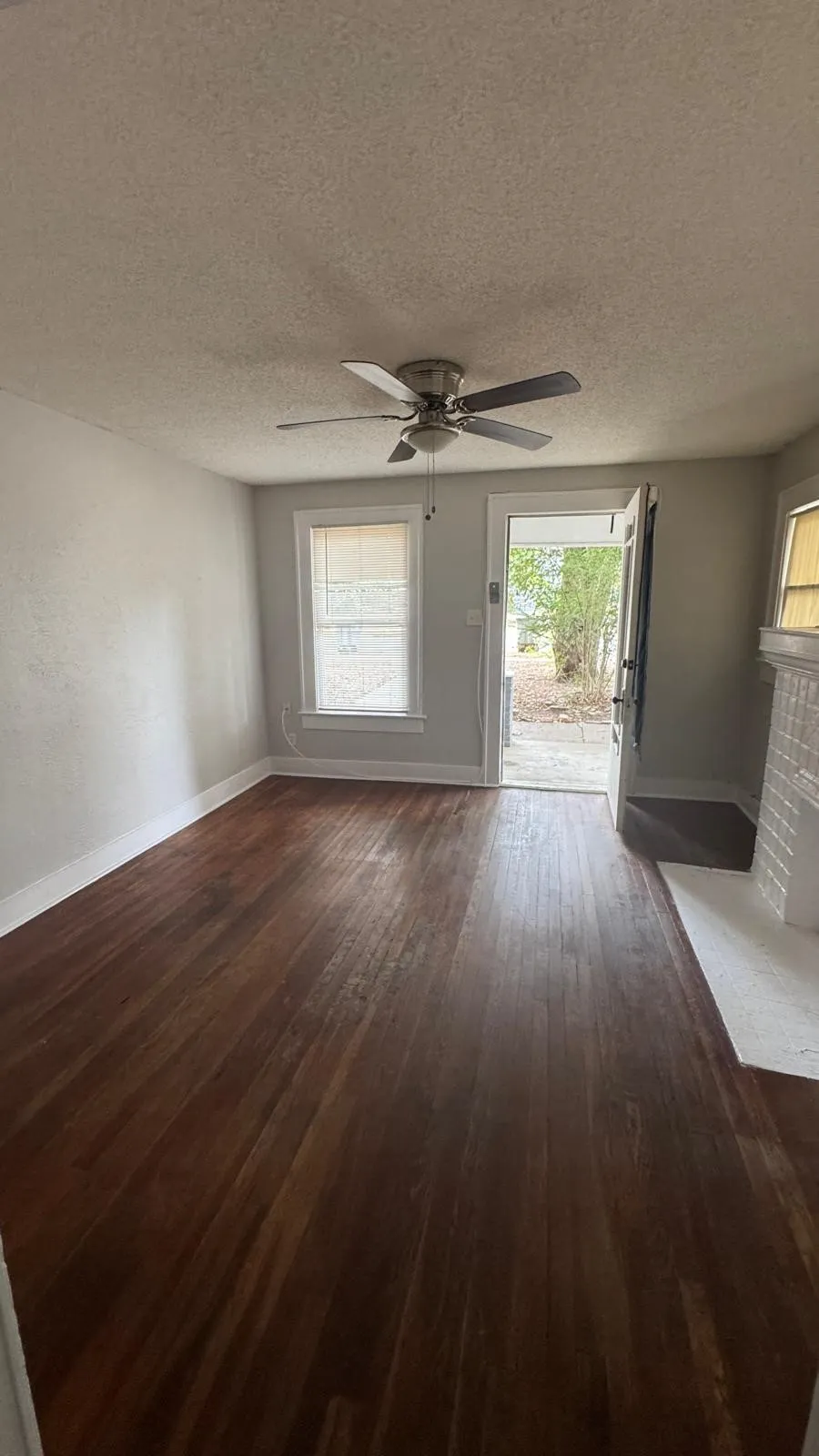 Duplex For Rent in Dallas County , 700 Cumberland Street, Dallas, Texas 75203, 2 Bedroom, 1 Bathroom, 1 Garage spaces, 846 Sqft, built in 1945, mls#21401154, Real Estate Agent in Dallas, Homes For Rent in Dallas county, Homes For Rent in Dallas, Realtor in Dallas Texas, Real Estate Brokerage Independent Realty Texas, Luminita Cordes Realtor
