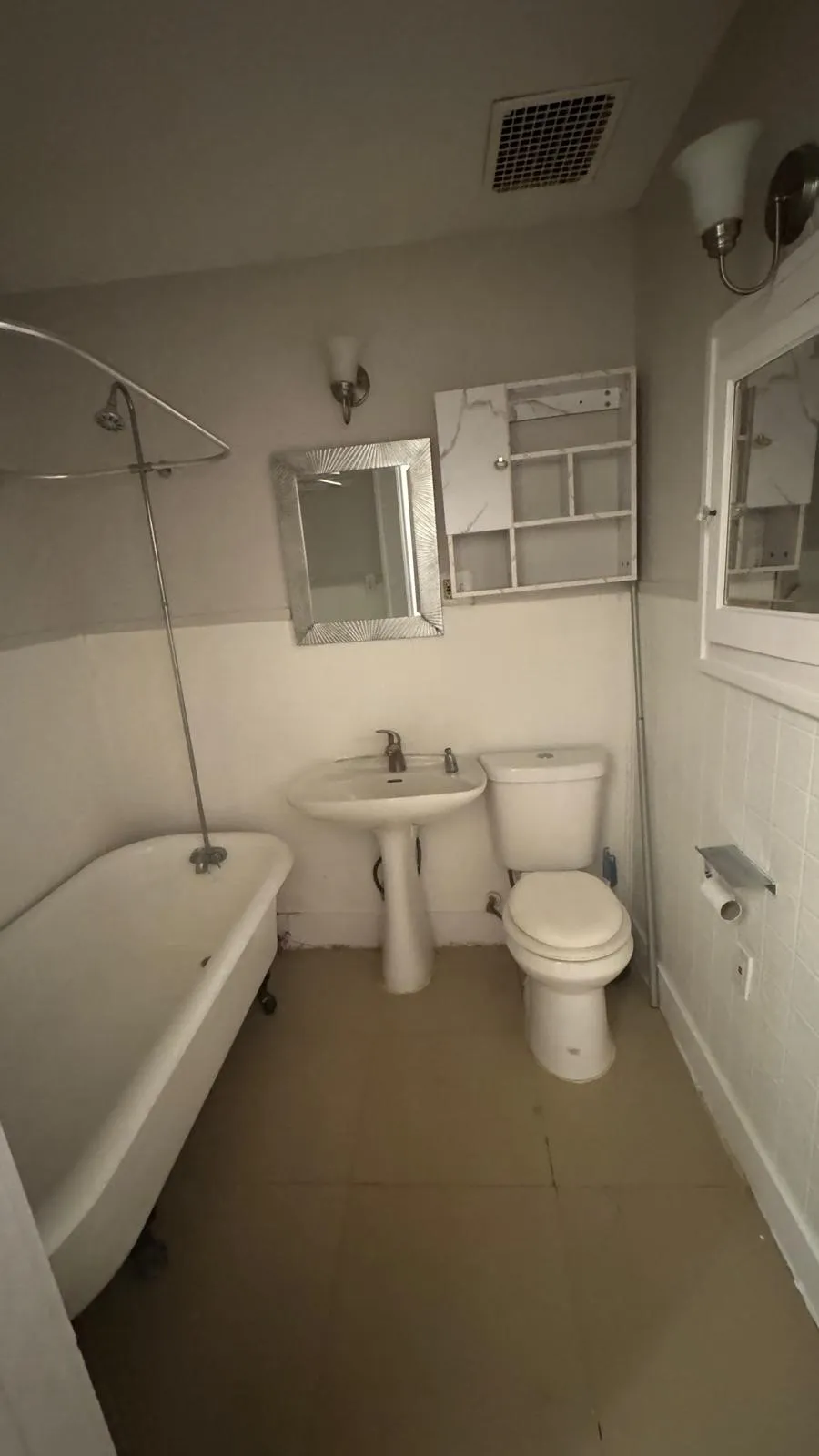 Duplex For Rent in Dallas County , 700 Cumberland Street, Dallas, Texas 75203, 2 Bedroom, 1 Bathroom, 1 Garage spaces, 846 Sqft, built in 1945, mls#21401154, Real Estate Agent in Dallas, Homes For Rent in Dallas county, Homes For Rent in Dallas, Realtor in Dallas Texas, Real Estate Brokerage Independent Realty Texas, Luminita Cordes Realtor