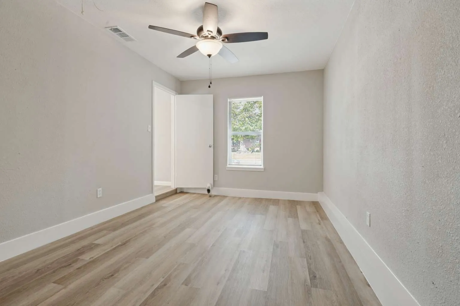 Single Family Residence For Sale in Dallas County , 3306 Judge Dupree Drive, Dallas, Texas 75241, 4 Bedroom, 2 Bathroom, Garage spaces, 1,484 Sqft, built in 1970, mls#21401169, Real Estate Agent in Dallas, Homes For Sale in Dallas county, Homes For Sale in Dallas, Realtor in Dallas Texas, Real Estate Brokerage Independent Realty Texas, Luminita Cordes Realtor