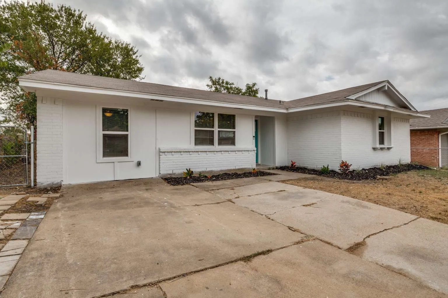Single Family Residence For Sale in Dallas County , 3306 Judge Dupree Drive, Dallas, Texas 75241, 4 Bedroom, 2 Bathroom, Garage spaces, 1,484 Sqft, built in 1970, mls#21401169, Real Estate Agent in Dallas, Homes For Sale in Dallas county, Homes For Sale in Dallas, Realtor in Dallas Texas, Real Estate Brokerage Independent Realty Texas, Luminita Cordes Realtor