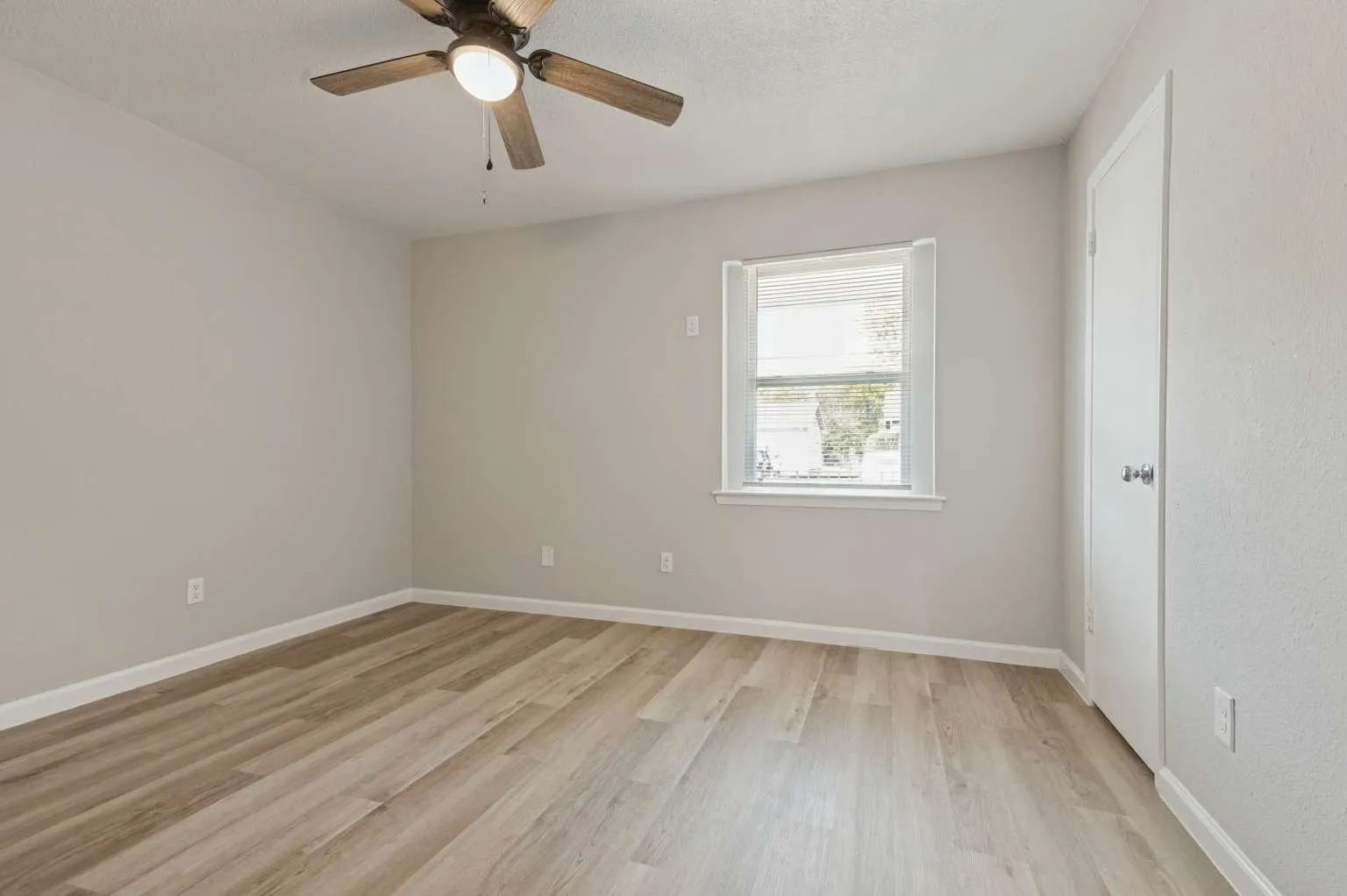 Single Family Residence For Sale in Dallas County , 3306 Judge Dupree Drive, Dallas, Texas 75241, 4 Bedroom, 2 Bathroom, Garage spaces, 1,484 Sqft, built in 1970, mls#21401169, Real Estate Agent in Dallas, Homes For Sale in Dallas county, Homes For Sale in Dallas, Realtor in Dallas Texas, Real Estate Brokerage Independent Realty Texas, Luminita Cordes Realtor