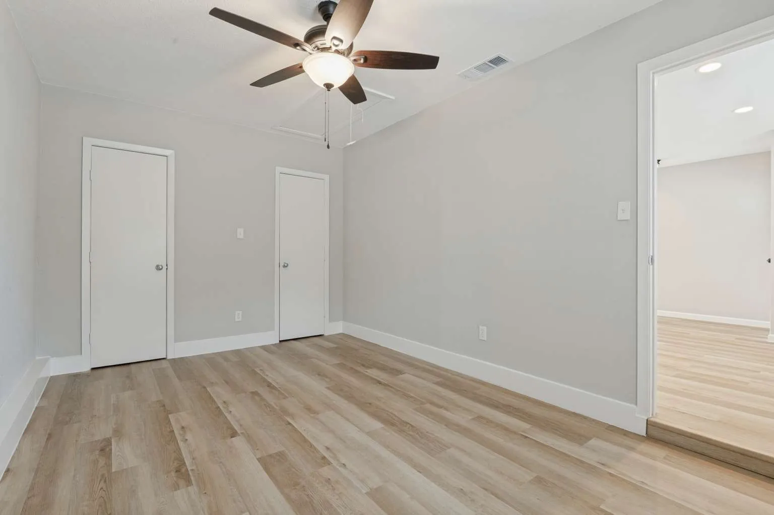 Single Family Residence For Sale in Dallas County , 3306 Judge Dupree Drive, Dallas, Texas 75241, 4 Bedroom, 2 Bathroom, Garage spaces, 1,484 Sqft, built in 1970, mls#21401169, Real Estate Agent in Dallas, Homes For Sale in Dallas county, Homes For Sale in Dallas, Realtor in Dallas Texas, Real Estate Brokerage Independent Realty Texas, Luminita Cordes Realtor