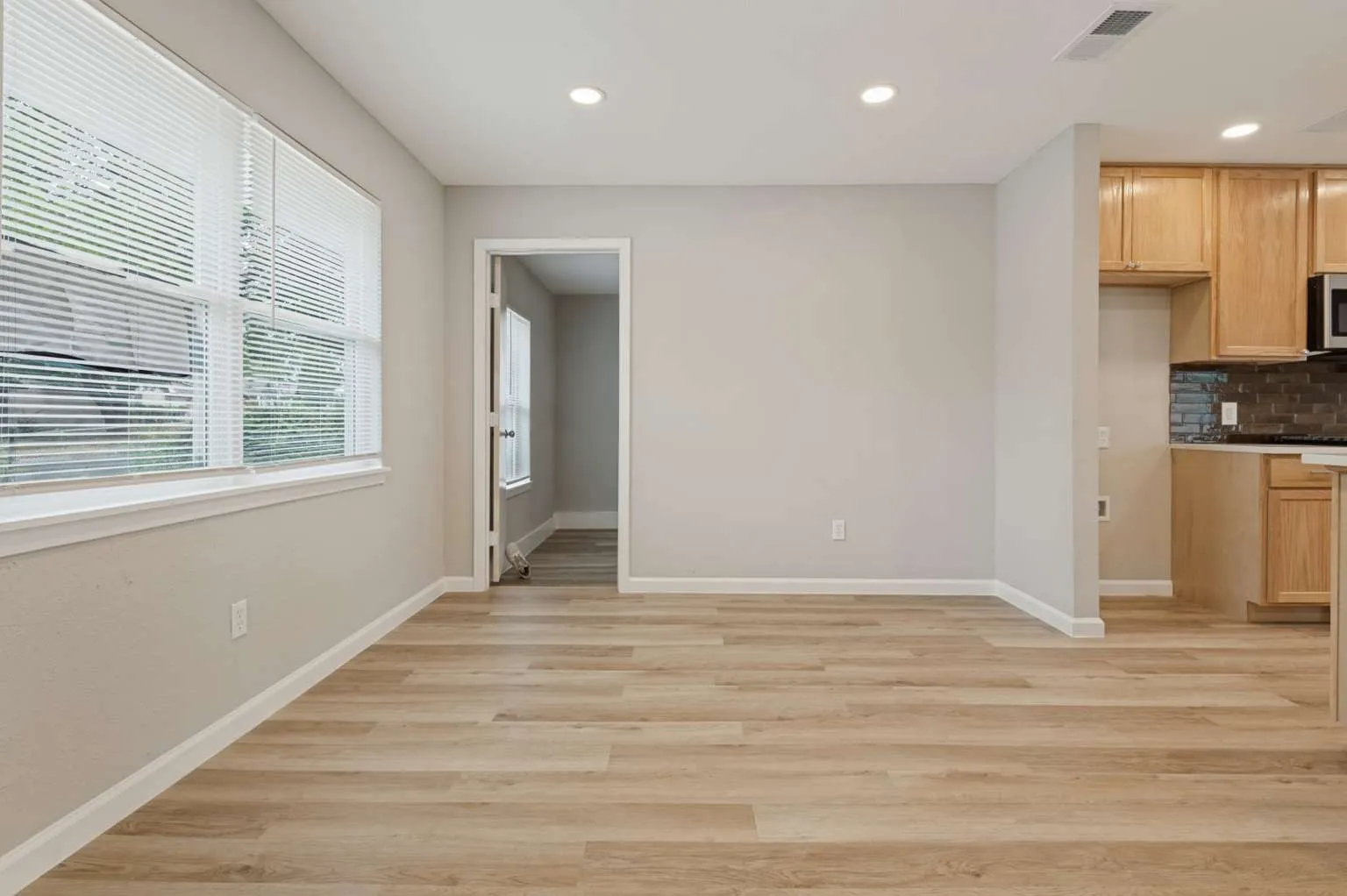 Single Family Residence For Sale in Dallas County , 3306 Judge Dupree Drive, Dallas, Texas 75241, 4 Bedroom, 2 Bathroom, Garage spaces, 1,484 Sqft, built in 1970, mls#21401169, Real Estate Agent in Dallas, Homes For Sale in Dallas county, Homes For Sale in Dallas, Realtor in Dallas Texas, Real Estate Brokerage Independent Realty Texas, Luminita Cordes Realtor