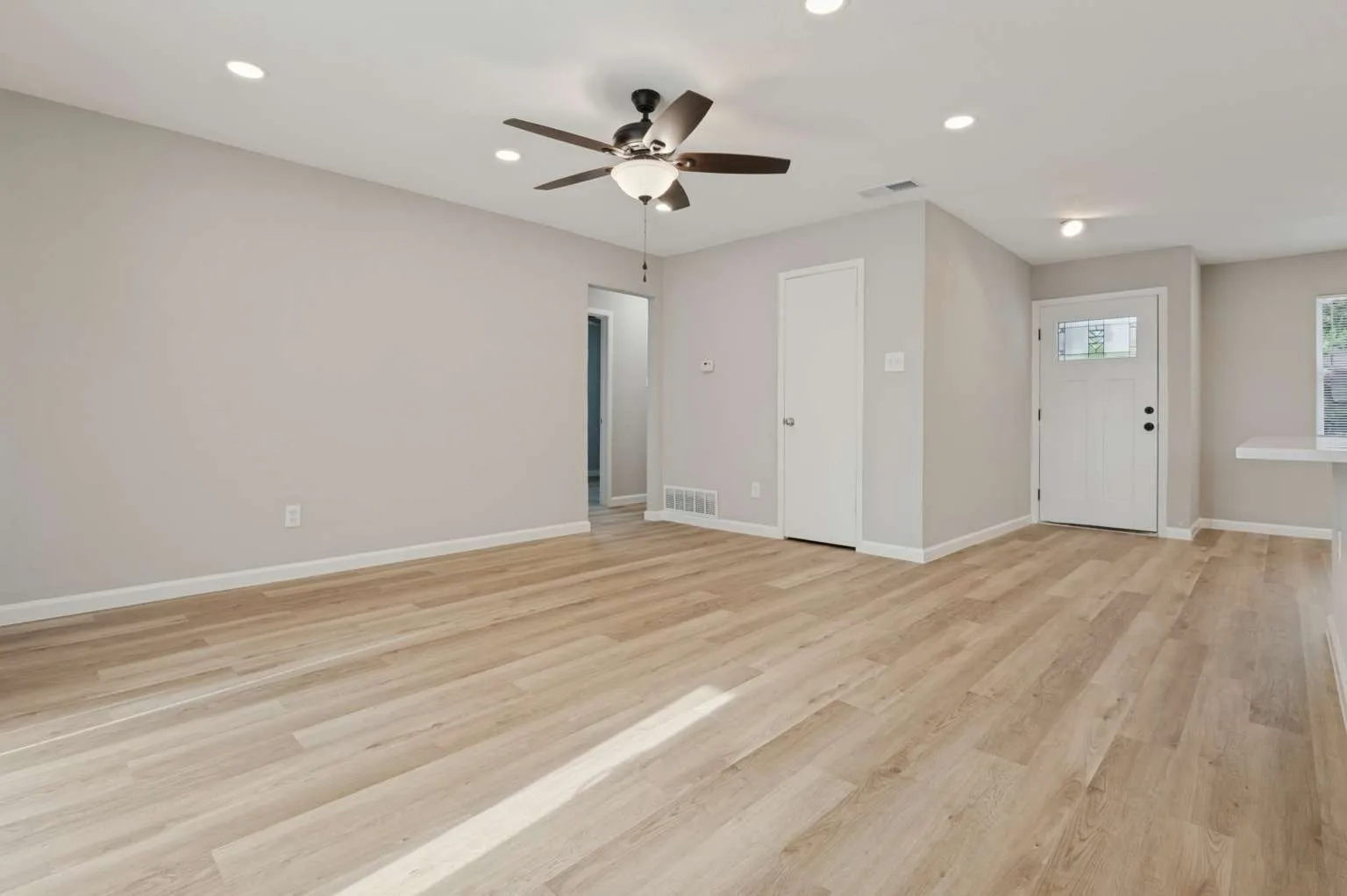 Single Family Residence For Sale in Dallas County , 3306 Judge Dupree Drive, Dallas, Texas 75241, 4 Bedroom, 2 Bathroom, Garage spaces, 1,484 Sqft, built in 1970, mls#21401169, Real Estate Agent in Dallas, Homes For Sale in Dallas county, Homes For Sale in Dallas, Realtor in Dallas Texas, Real Estate Brokerage Independent Realty Texas, Luminita Cordes Realtor