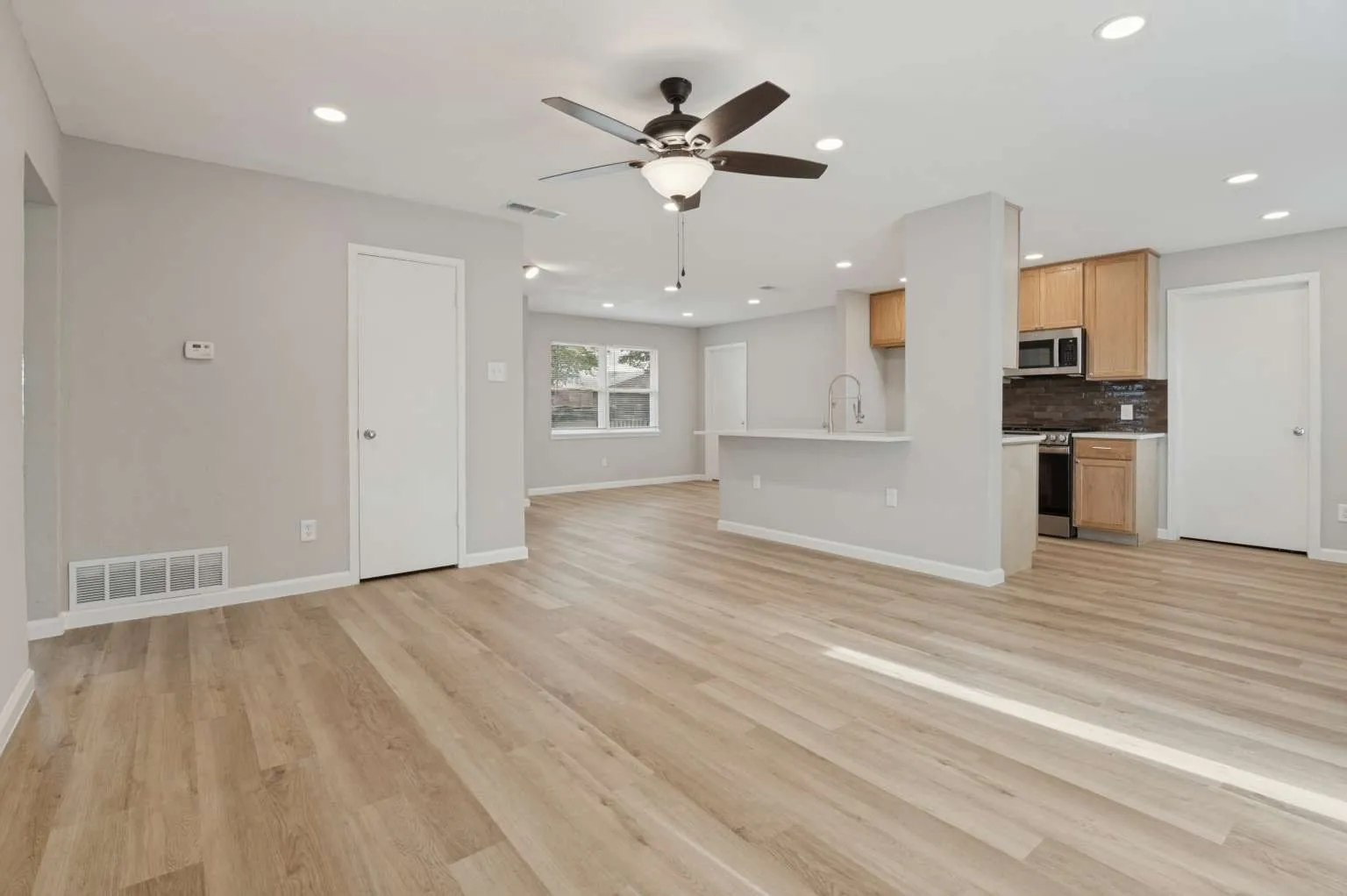 Single Family Residence For Sale in Dallas County , 3306 Judge Dupree Drive, Dallas, Texas 75241, 4 Bedroom, 2 Bathroom, Garage spaces, 1,484 Sqft, built in 1970, mls#21401169, Real Estate Agent in Dallas, Homes For Sale in Dallas county, Homes For Sale in Dallas, Realtor in Dallas Texas, Real Estate Brokerage Independent Realty Texas, Luminita Cordes Realtor