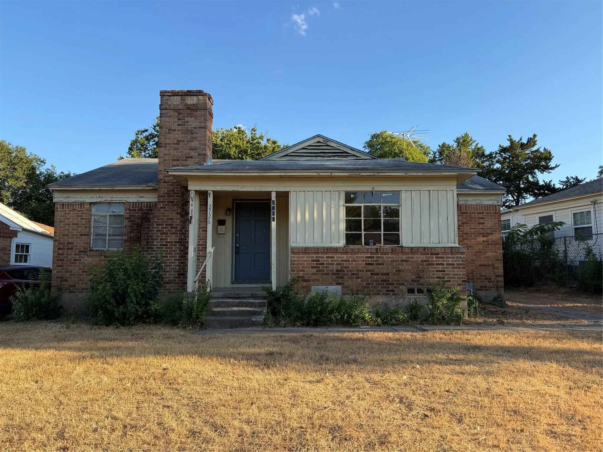 Single Family Residence For Sale in Dallas County , 2726 Avon Street, Dallas, Texas 75211, 3 Bedroom, 1 Bathroom, Garage spaces, 1,112 Sqft, built in 1945, mls#21401174, Real Estate Agent in Dallas, Homes For Sale in Dallas county, Homes For Sale in Dallas, Realtor in Dallas Texas, Real Estate Brokerage Independent Realty Texas, Luminita Cordes Realtor
