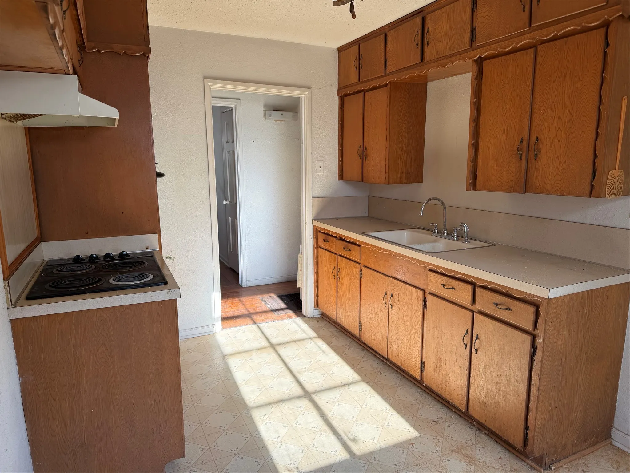 Single Family Residence For Sale in Dallas County , 2726 Avon Street, Dallas, Texas 75211, 3 Bedroom, 1 Bathroom, Garage spaces, 1,112 Sqft, built in 1945, mls#21401174, Real Estate Agent in Dallas, Homes For Sale in Dallas county, Homes For Sale in Dallas, Realtor in Dallas Texas, Real Estate Brokerage Independent Realty Texas, Luminita Cordes Realtor