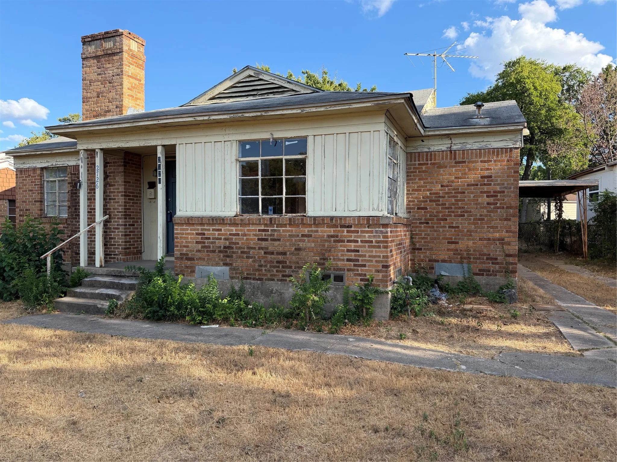 Single Family Residence For Sale in Dallas County , 2726 Avon Street, Dallas, Texas 75211, 3 Bedroom, 1 Bathroom, Garage spaces, 1,112 Sqft, built in 1945, mls#21401174, Real Estate Agent in Dallas, Homes For Sale in Dallas county, Homes For Sale in Dallas, Realtor in Dallas Texas, Real Estate Brokerage Independent Realty Texas, Luminita Cordes Realtor