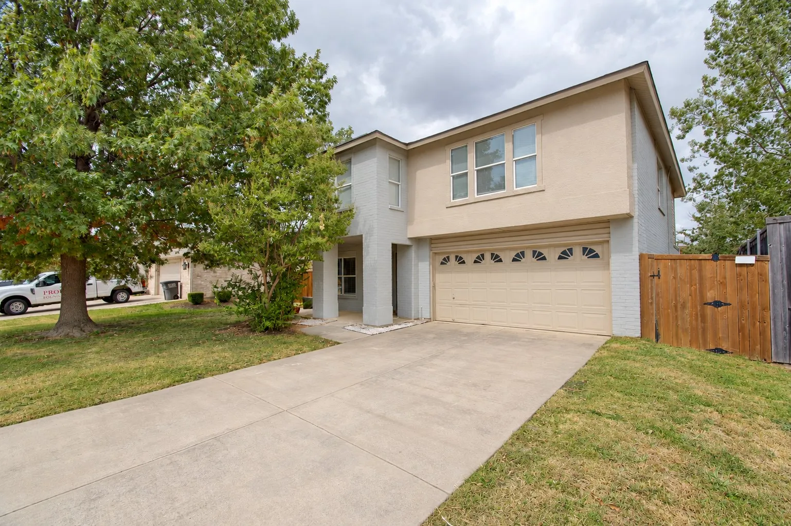 Single Family Residence For Rent in Denton County , 2813 Custer Drive, Corinth, Texas 76210, 4 Bedroom, 3 Bathroom, 2 Garage spaces, 2,683 Sqft, built in 1999, mls#21401141, Real Estate Agent in Corinth, Homes For Rent in Denton county, Homes For Rent in Corinth, Realtor in Corinth Texas, Real Estate Brokerage Independent Realty Texas, Luminita Cordes Realtor